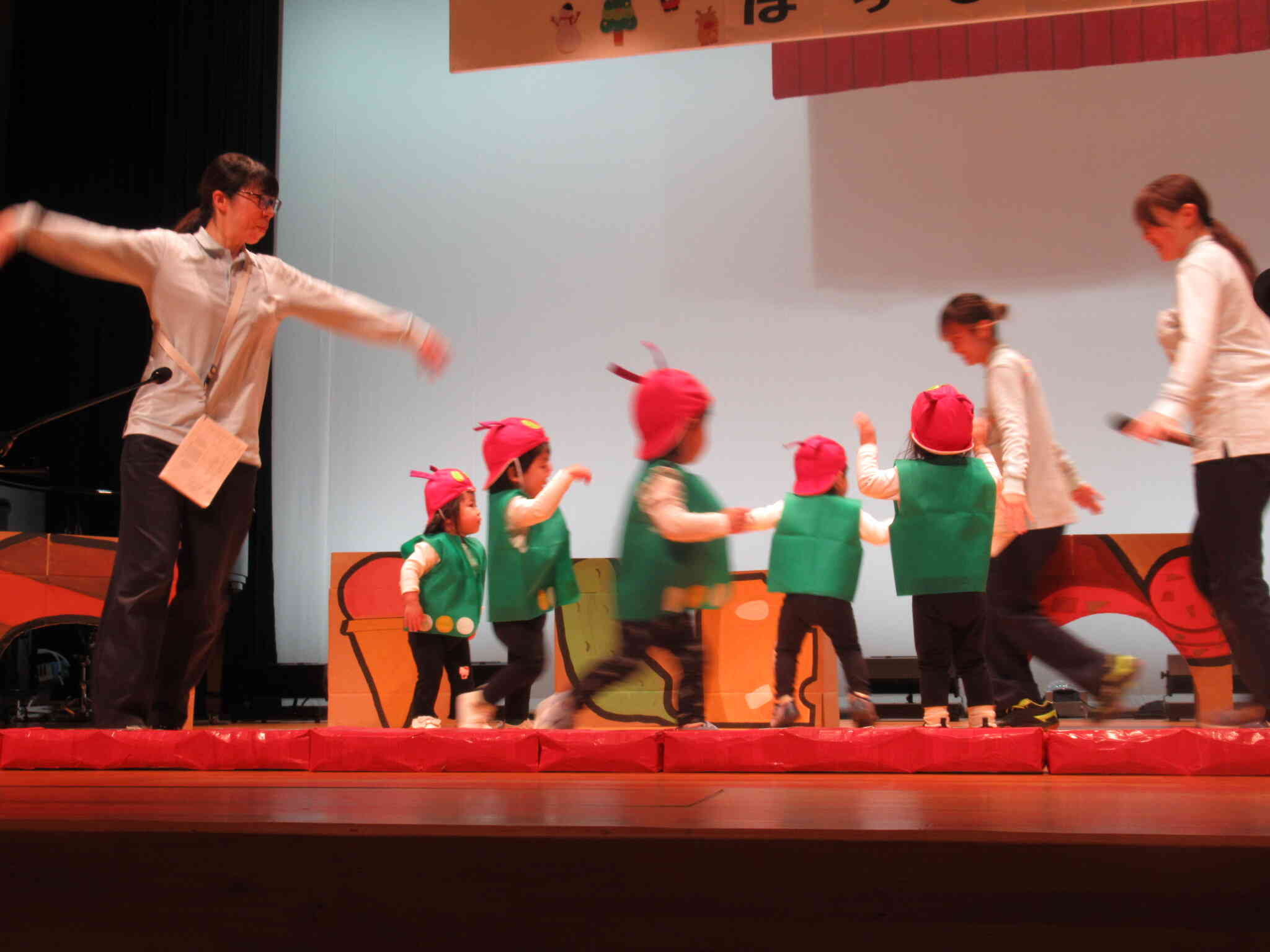 発表会がんばったね！　　あひる組1歳児