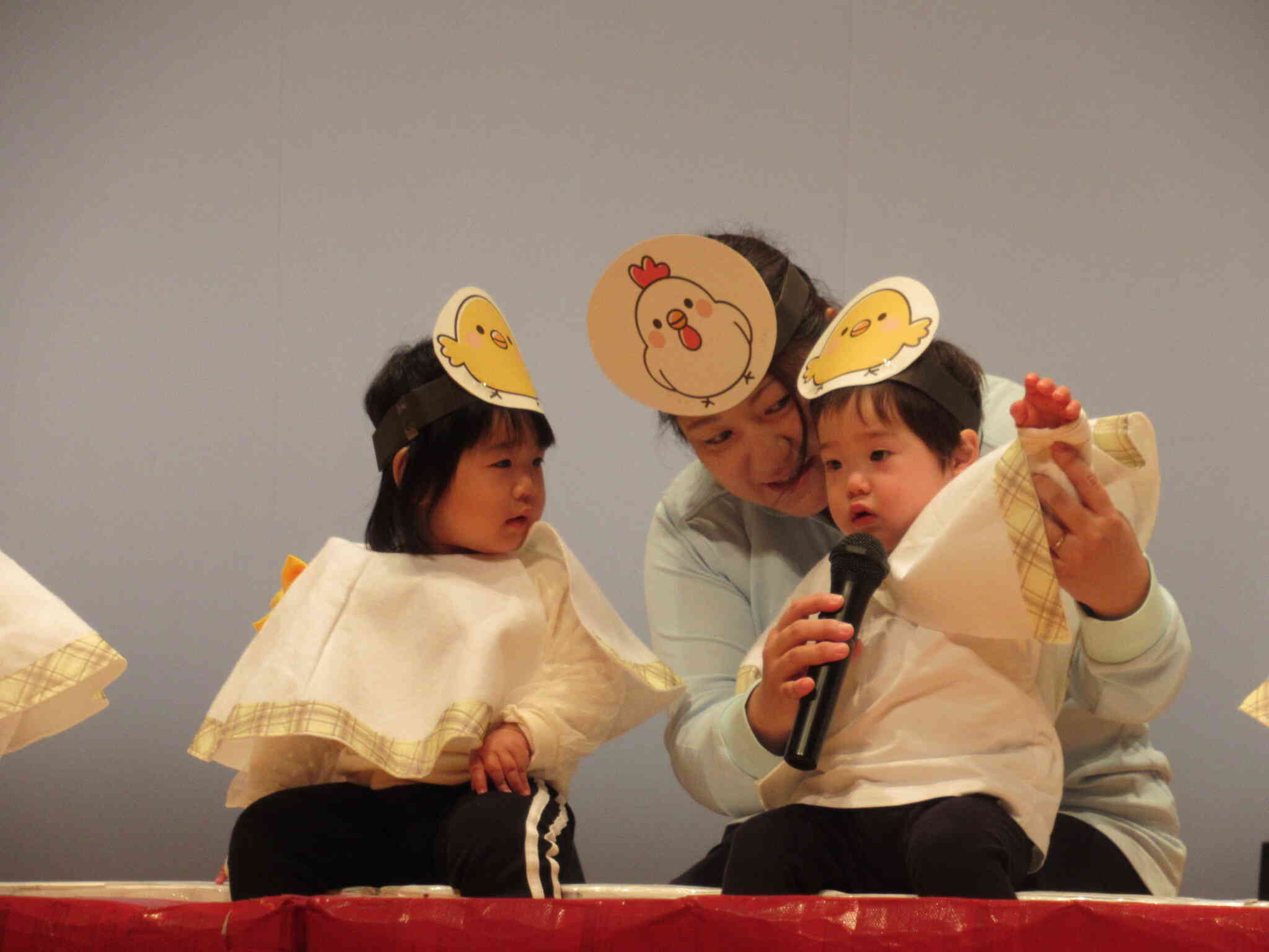 発表会の様子 (0歳児ひよこ組)