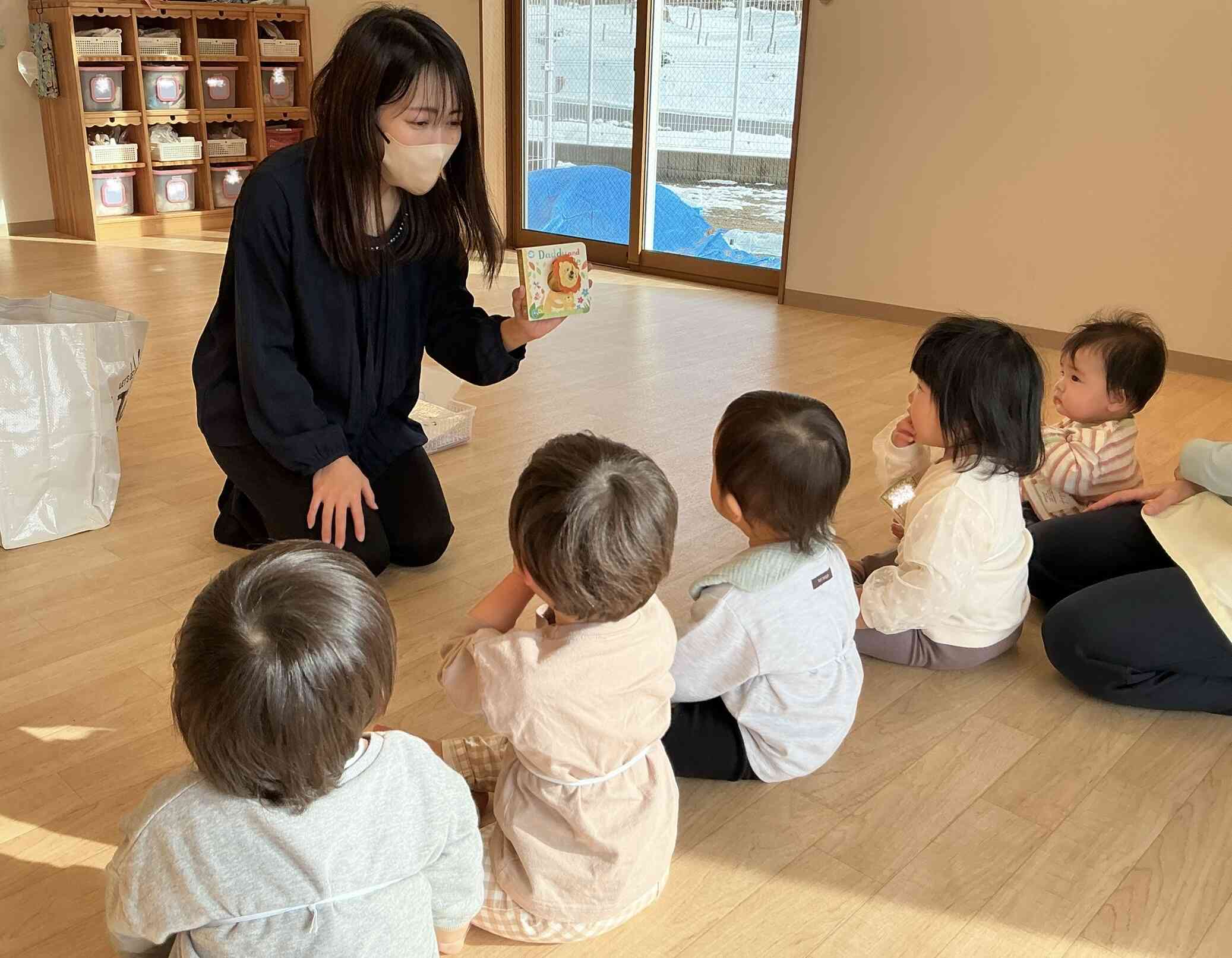 お話も真剣に聞いています