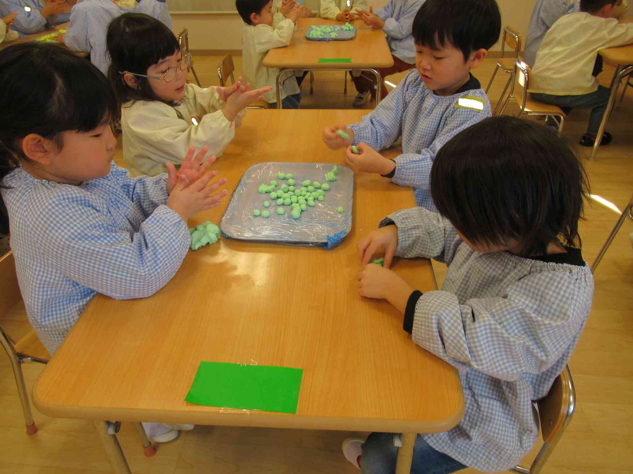 お団子を丸めてみよう！