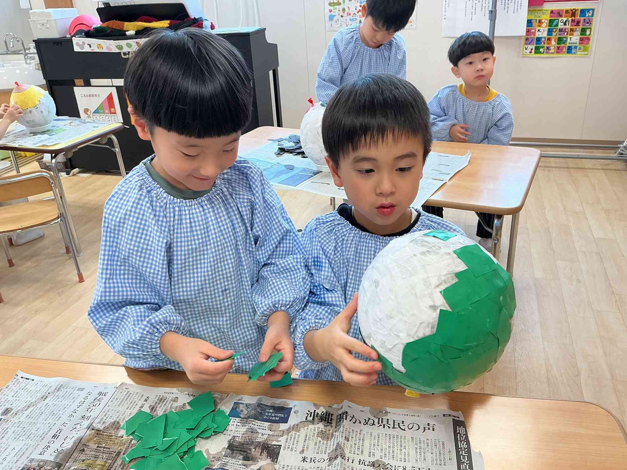 張り子のお面作りに挑戦（5歳児きりん組）