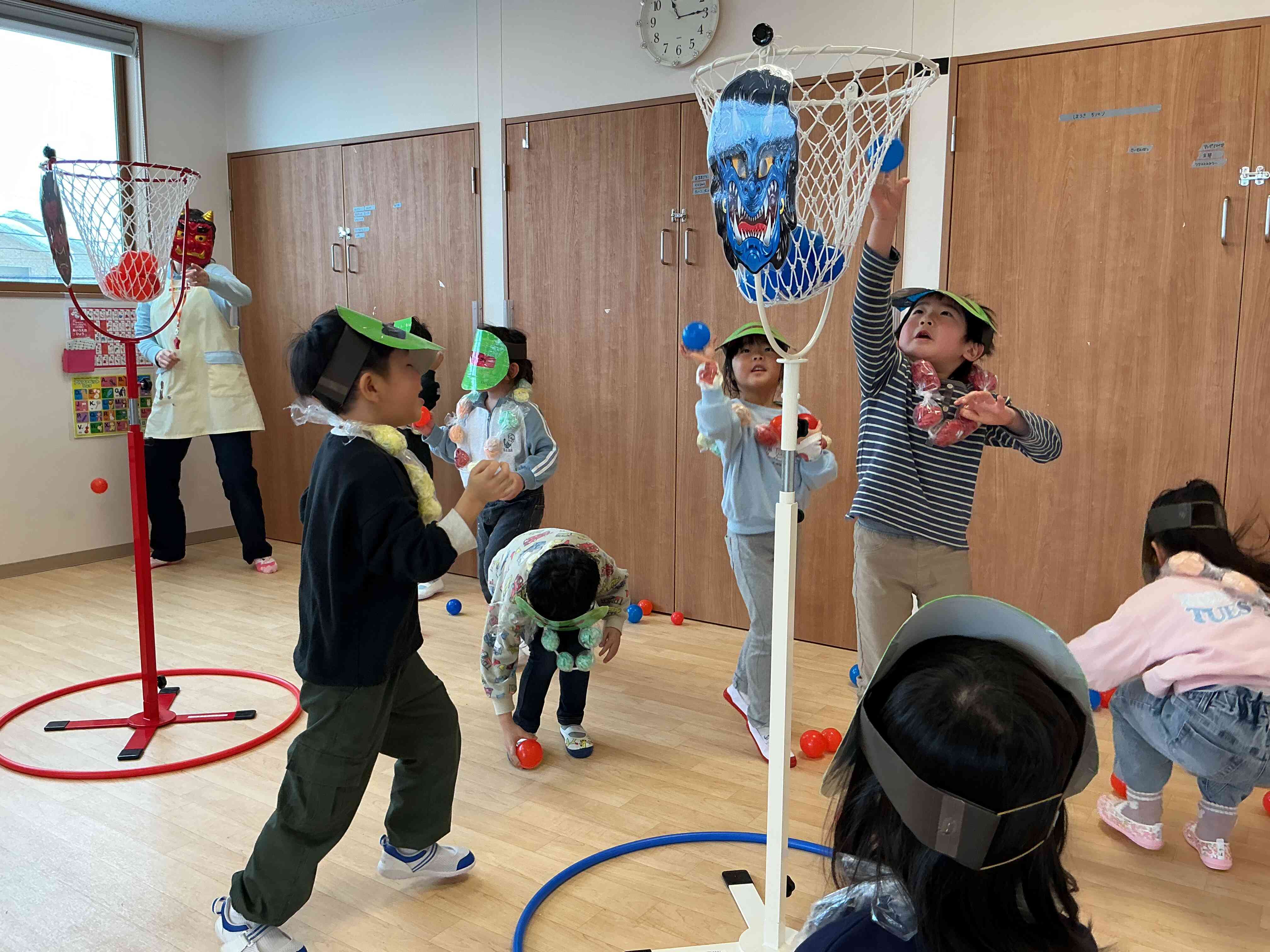 鬼と玉入れで勝負！？