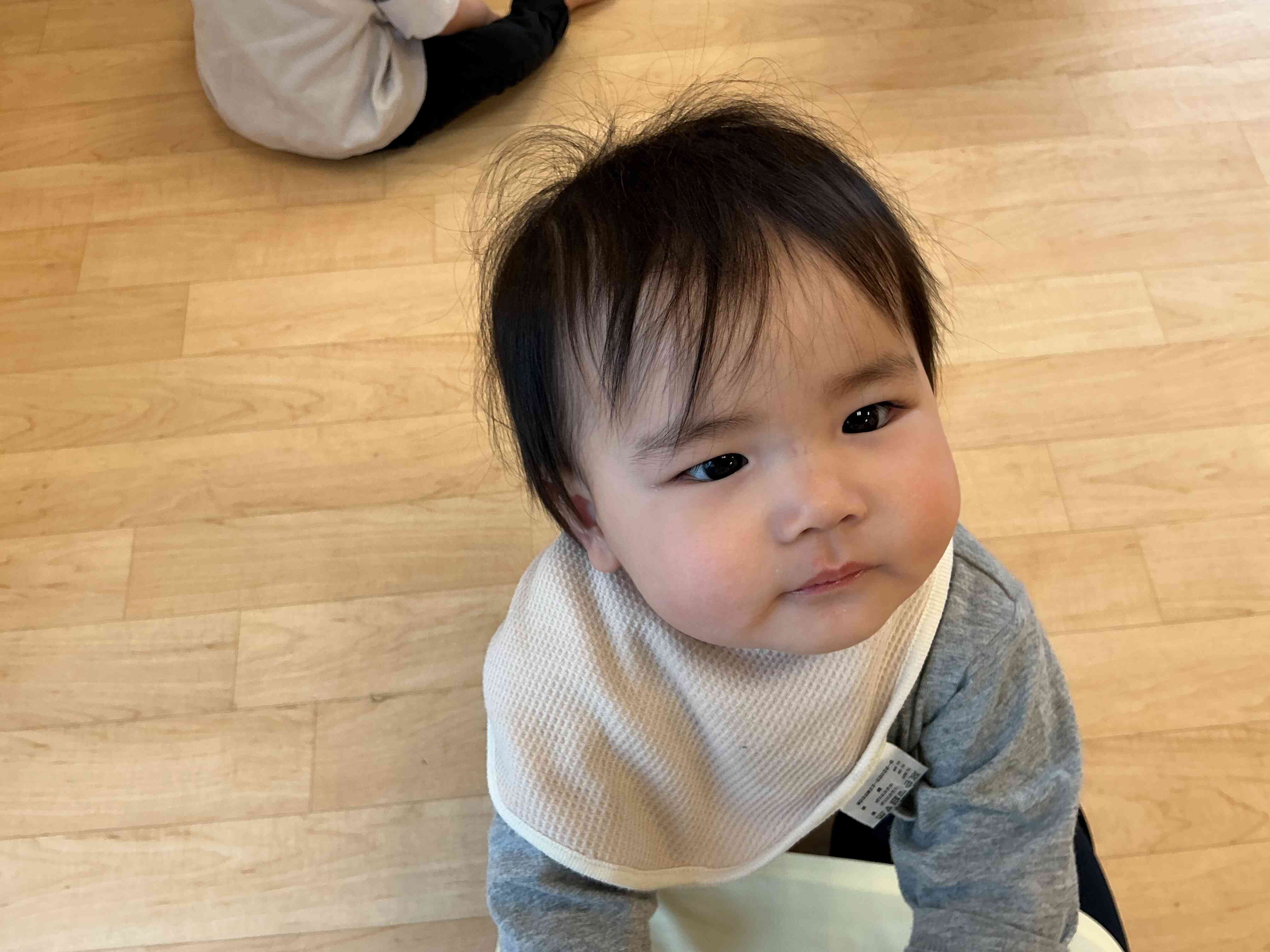 つかまり立ちができるようになったよ！