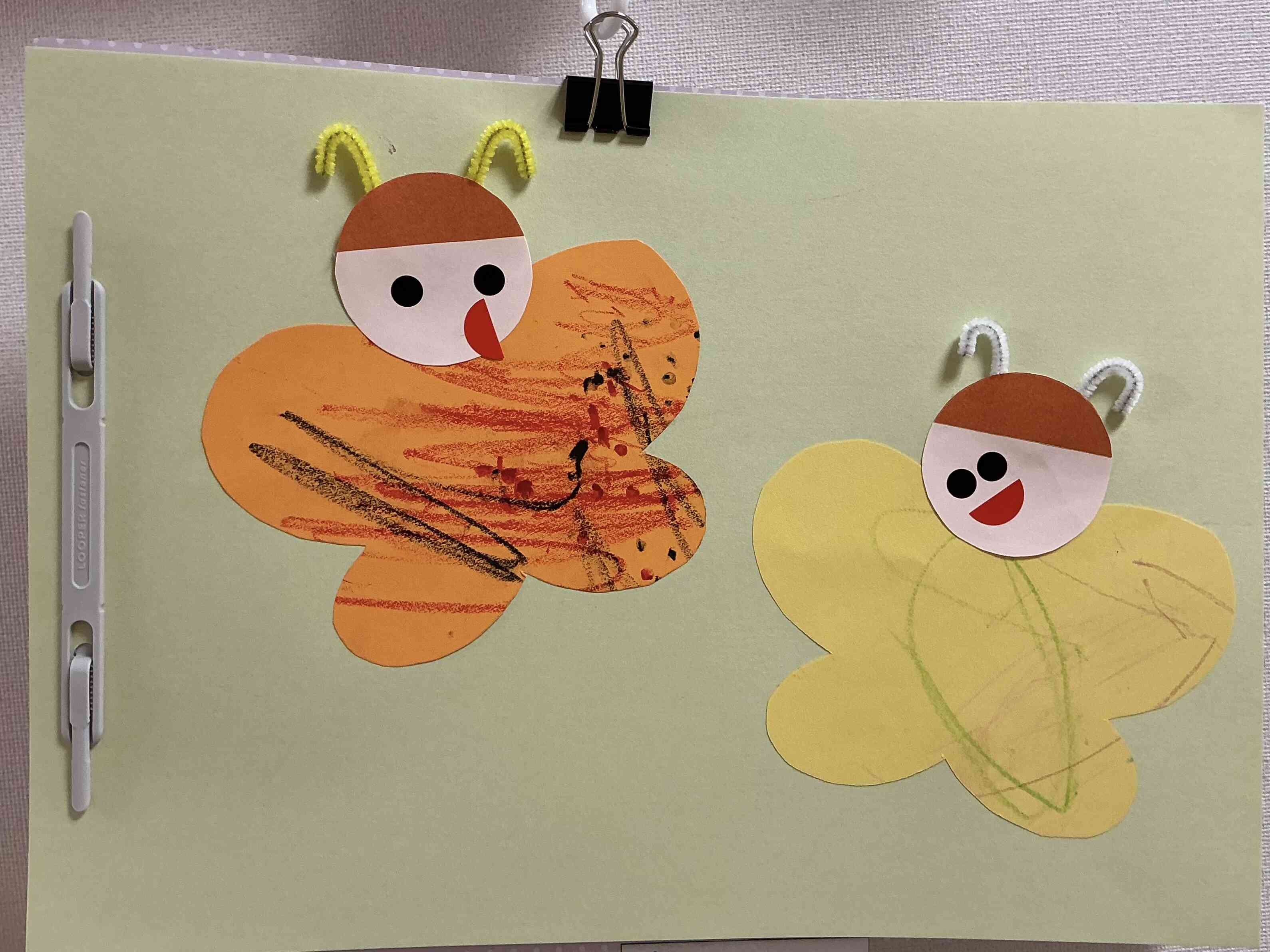 クレヨンで模様書き　1歳児あひる組