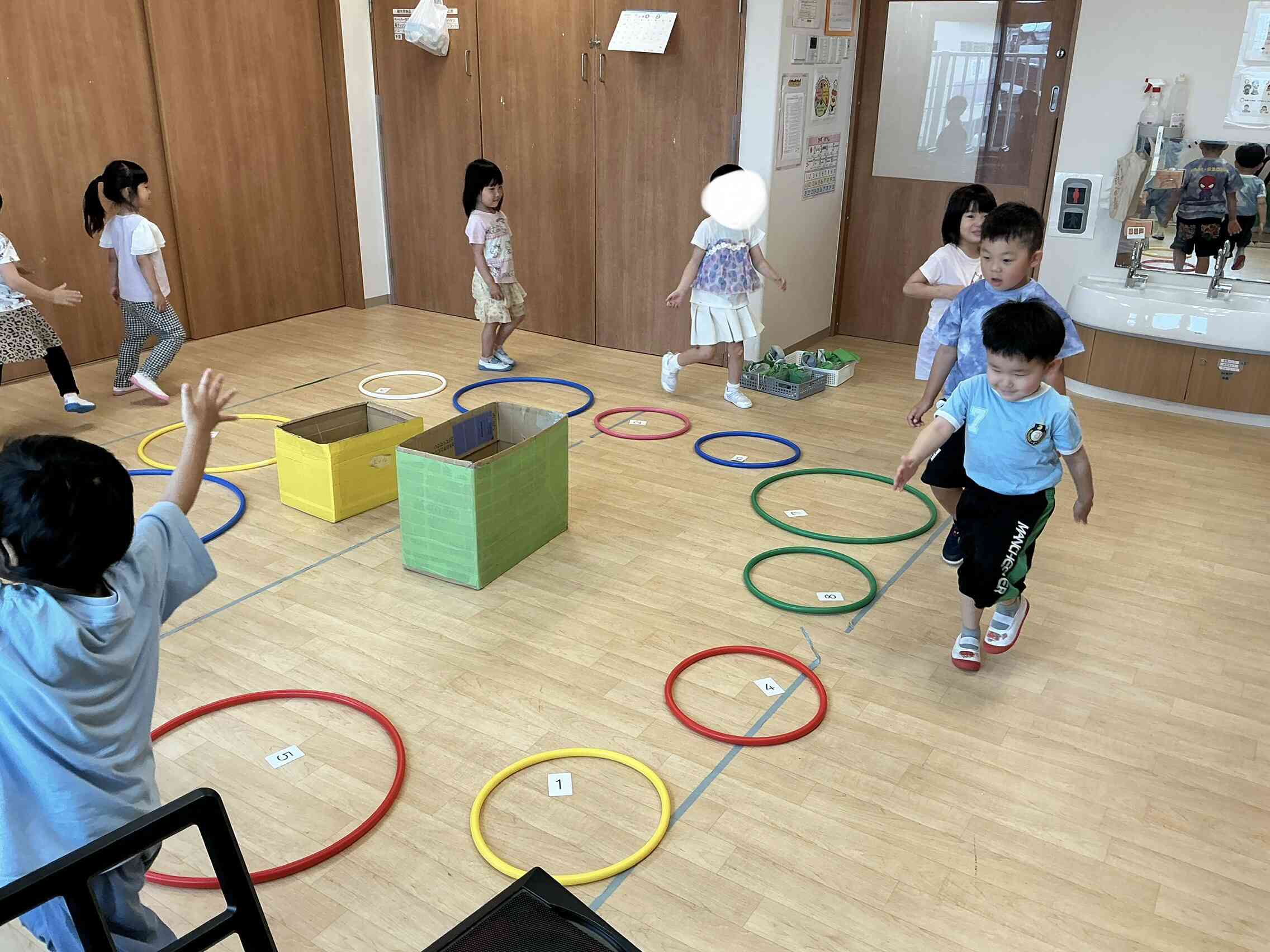 数字、読めたよ!ボール、集められたよ! (ぱんだ組 4歳児)