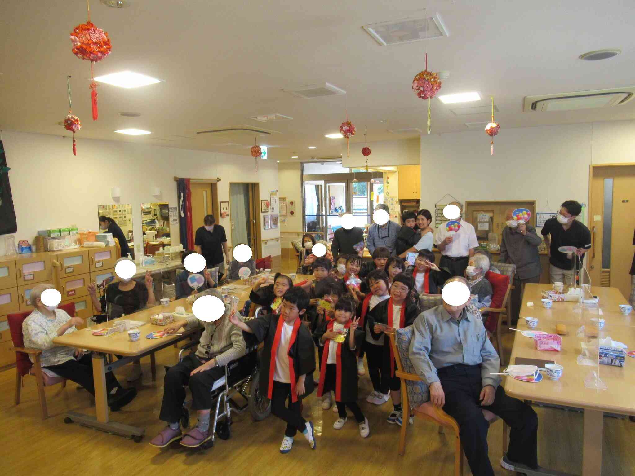 地域交流～ニチイケアセンターへの訪問～　5歳児きりん組