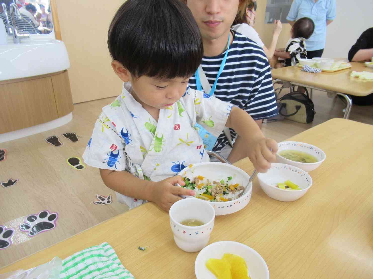 お給食食べるところ見ててね