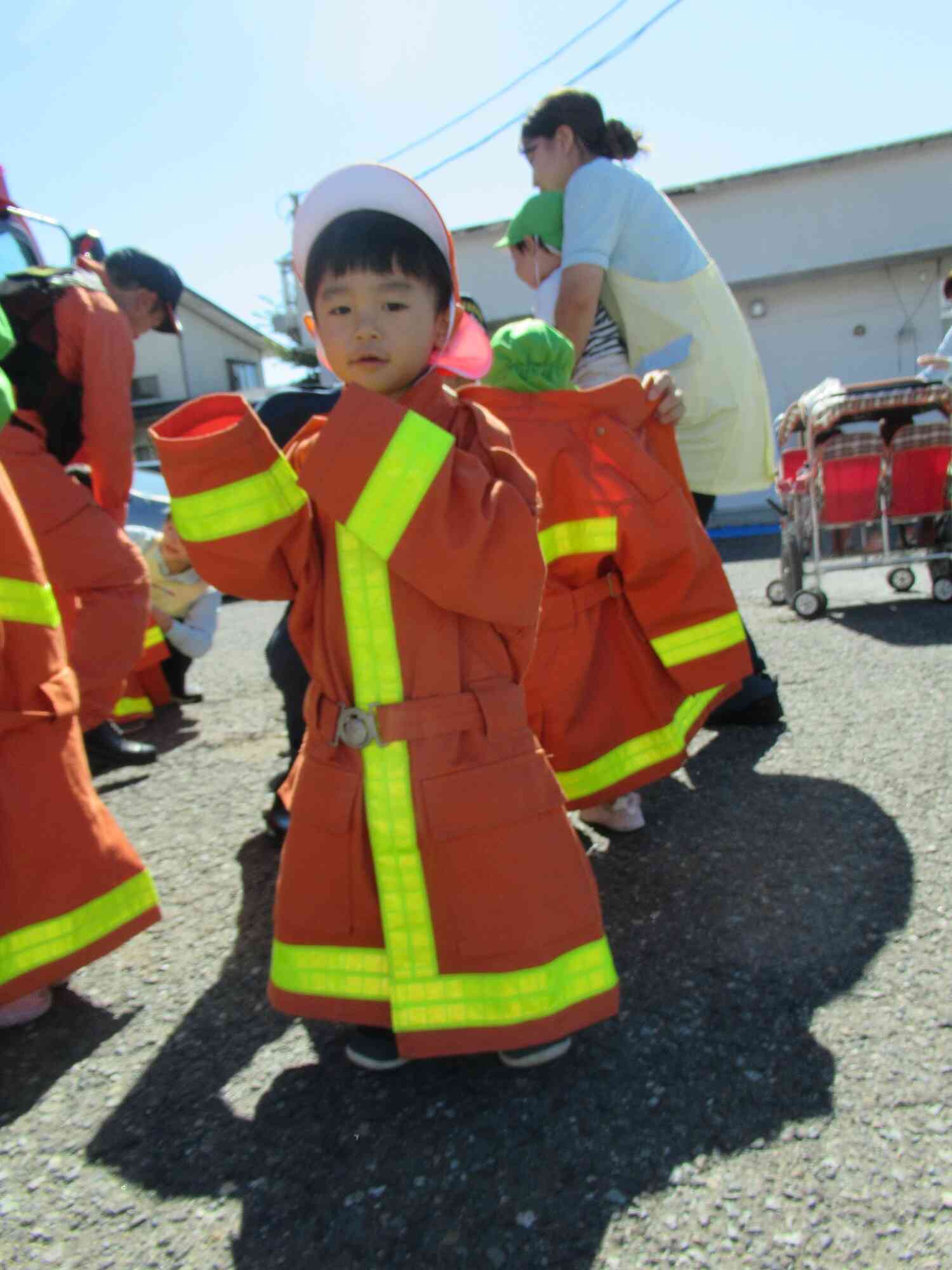 消防服オレンジ色でかっこいい