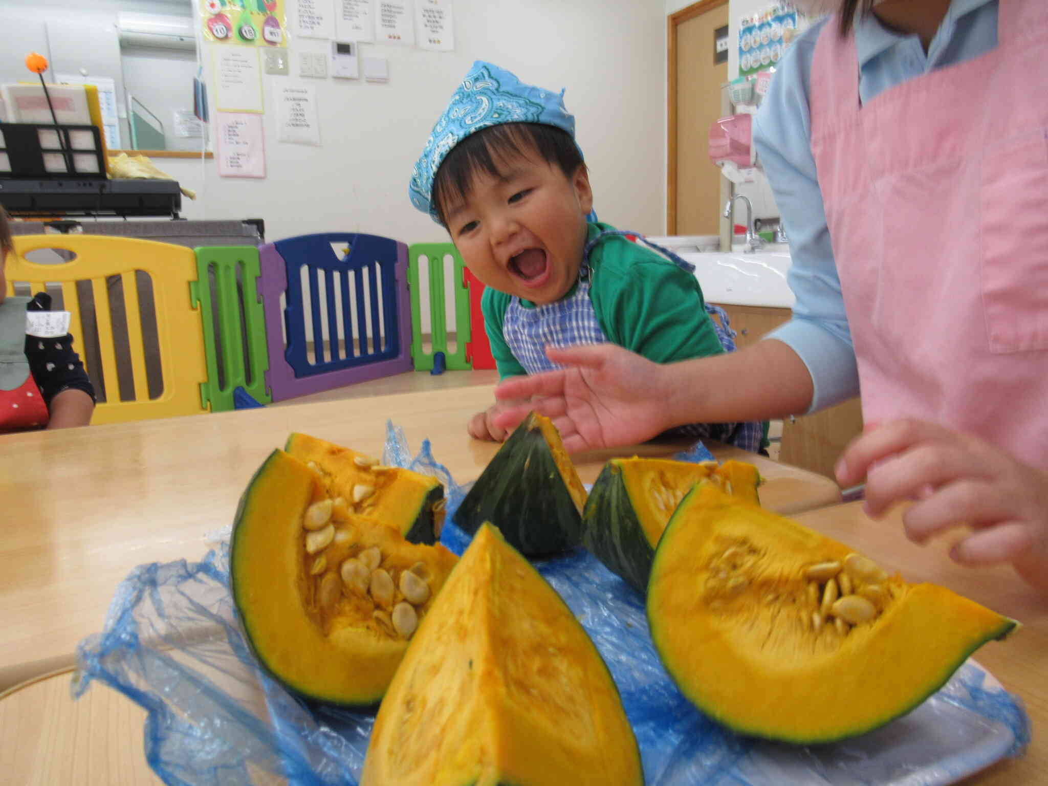 かぼちゃの種取りをしました（あひる組）