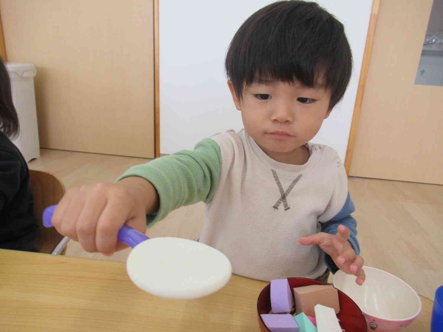 スプーン握るのが上手になってきたよ