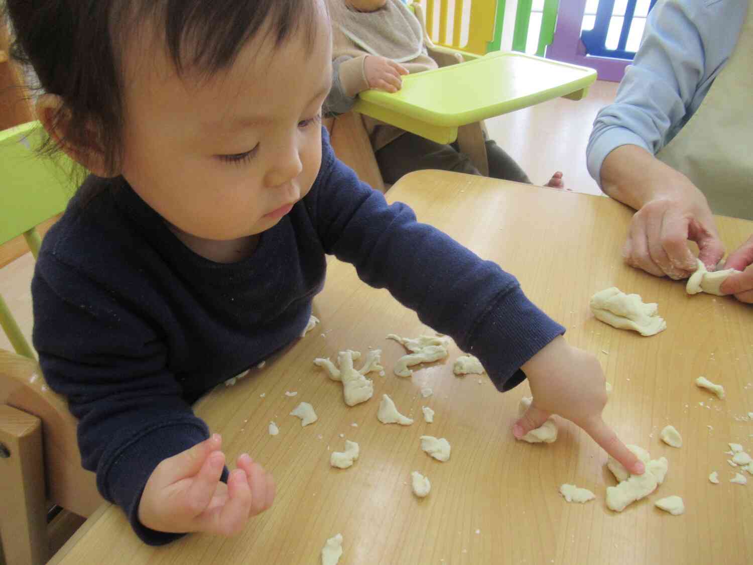 小麦粉粘土であそんだよ(ひよこ組)