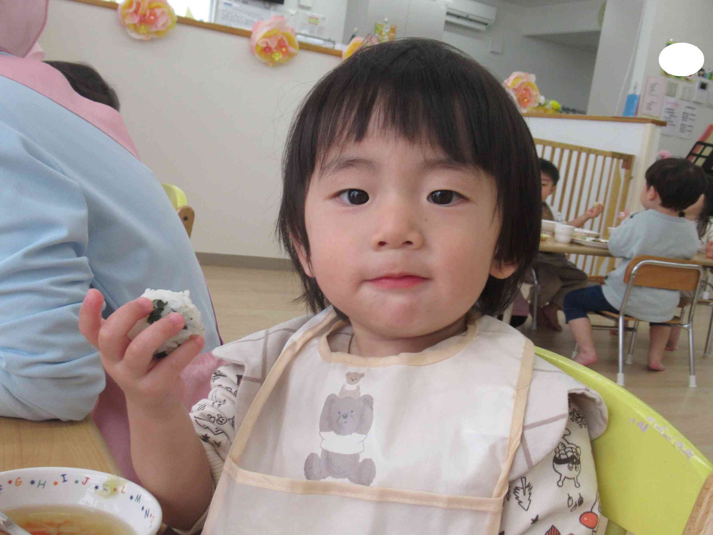 賑やかなお給食の時間を過ごしました