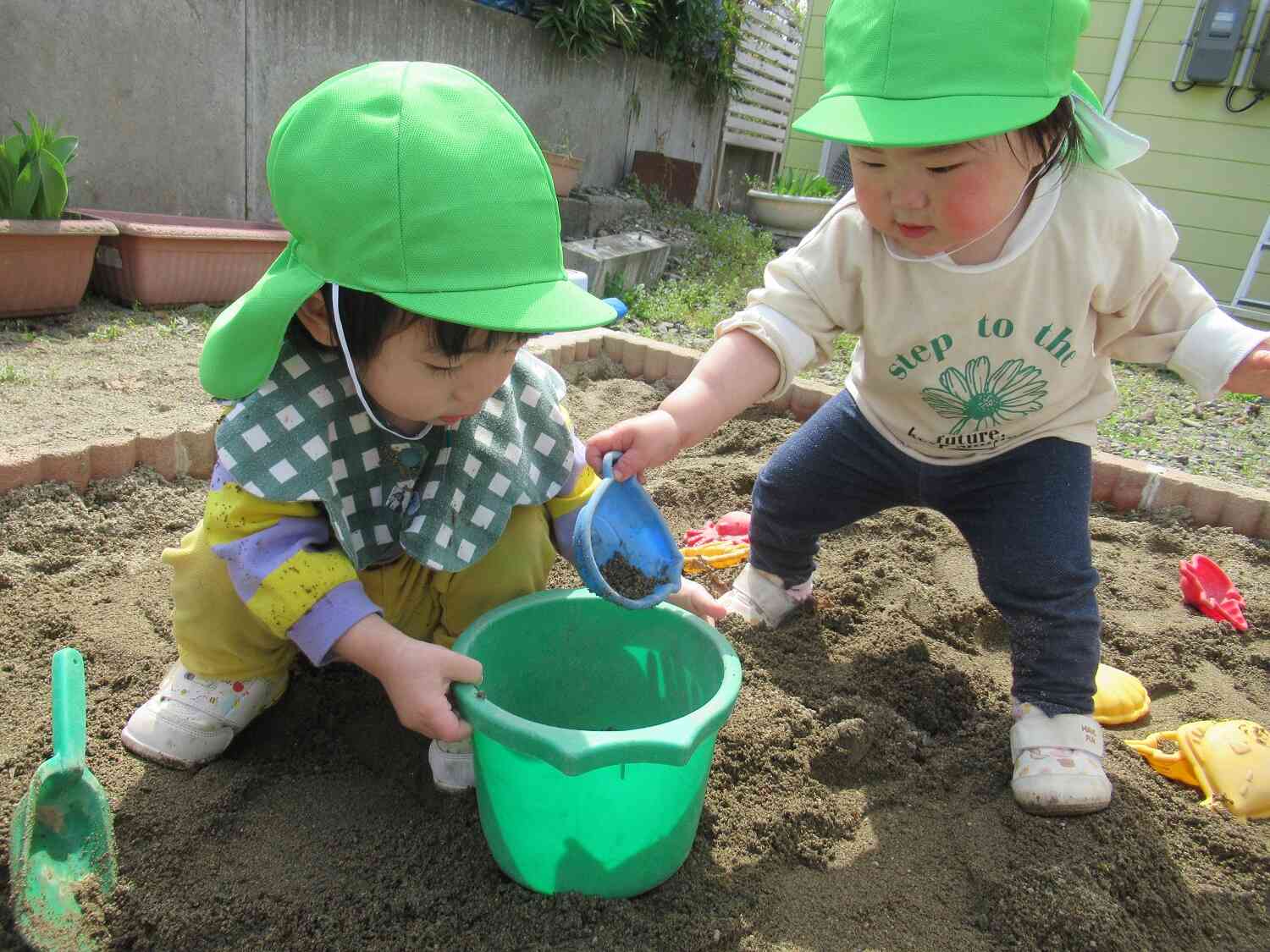 砂あそび、たのしいな