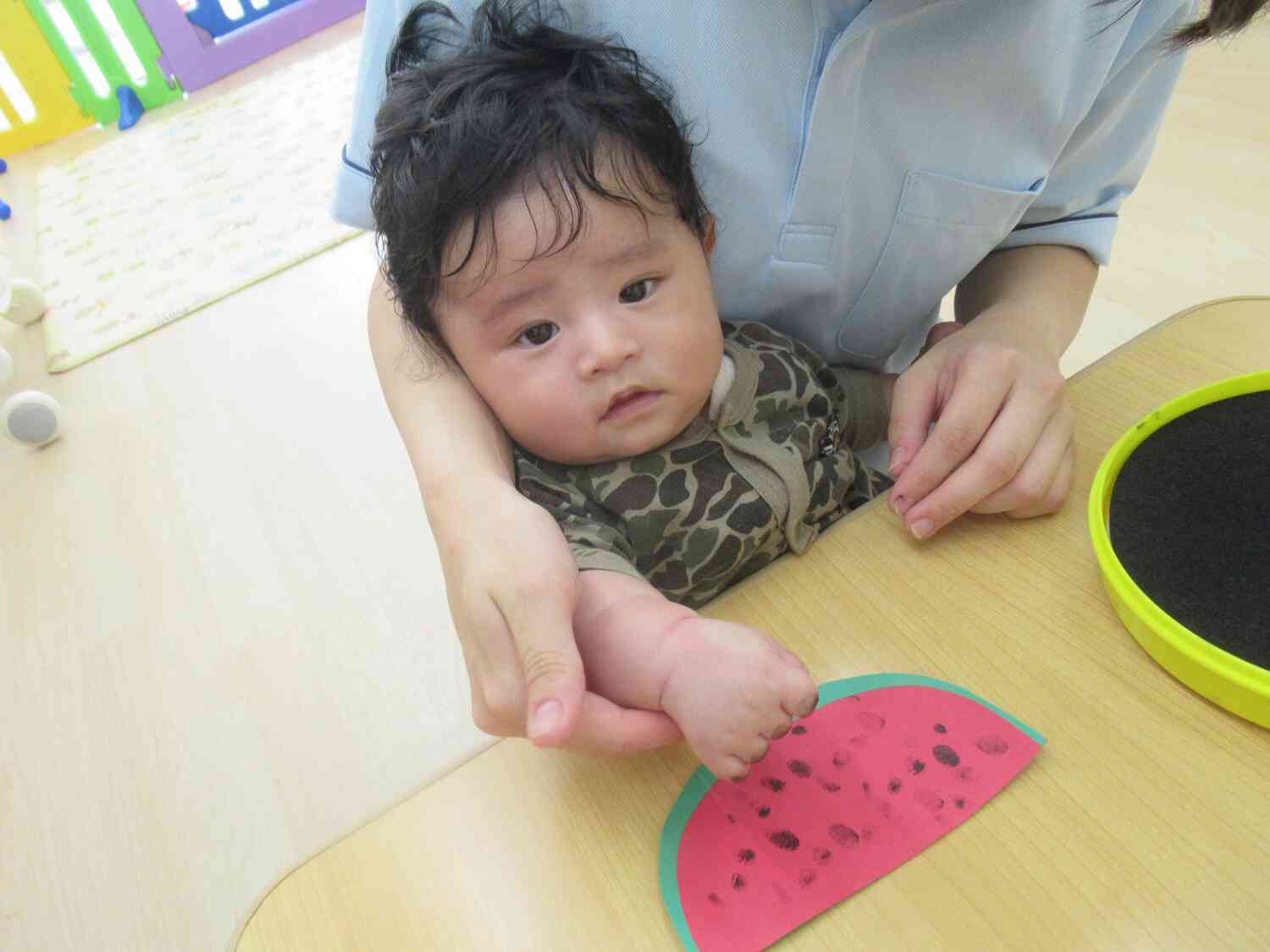 おててでぎゅっぎゅ