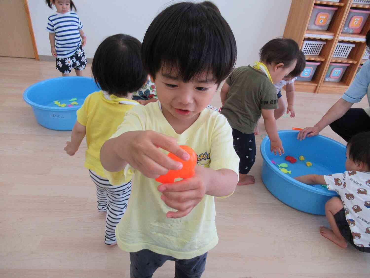 「オレンジのお魚だよ」