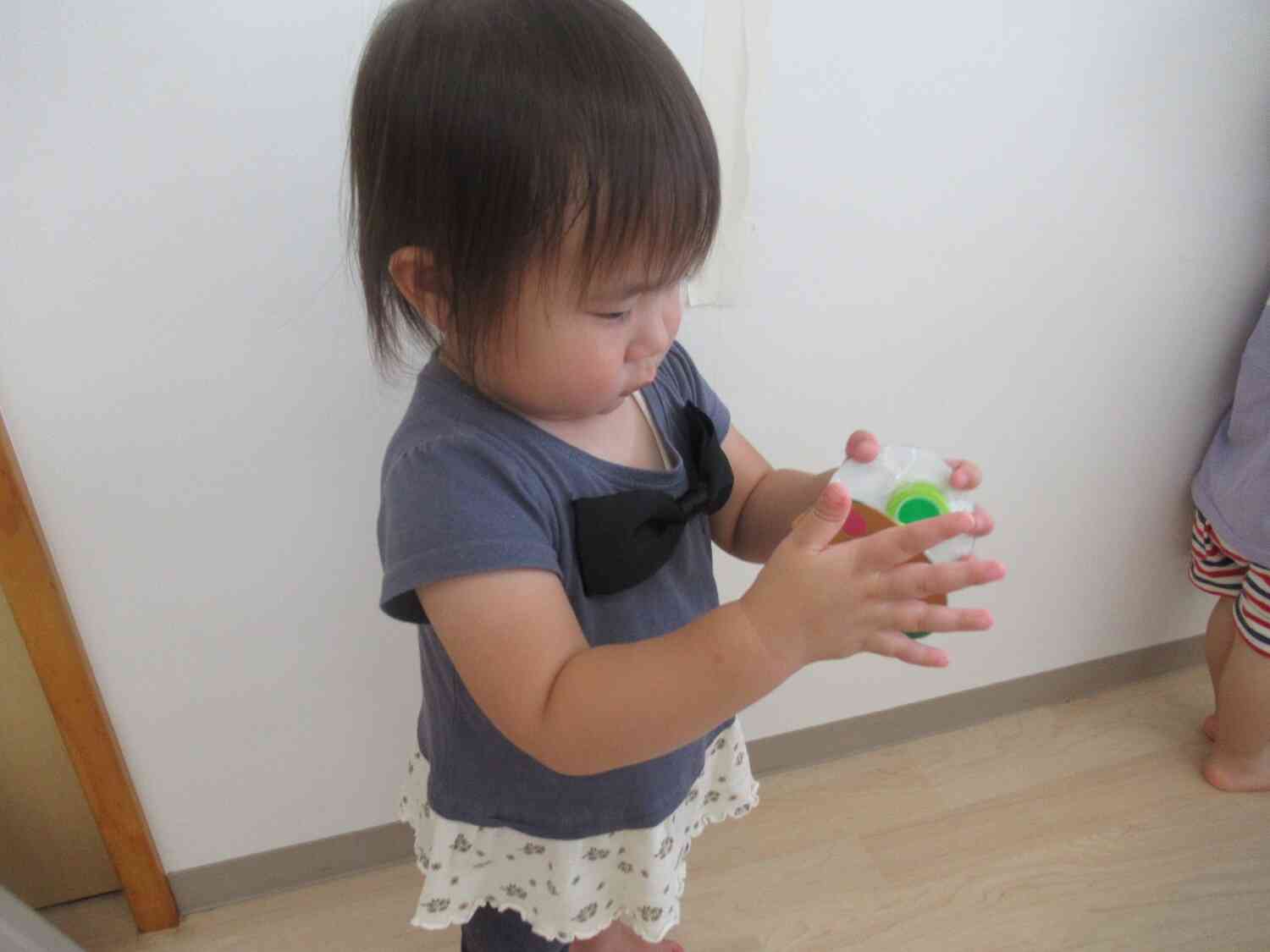 小さな可愛いおててでしっかり鳴らしていますよ