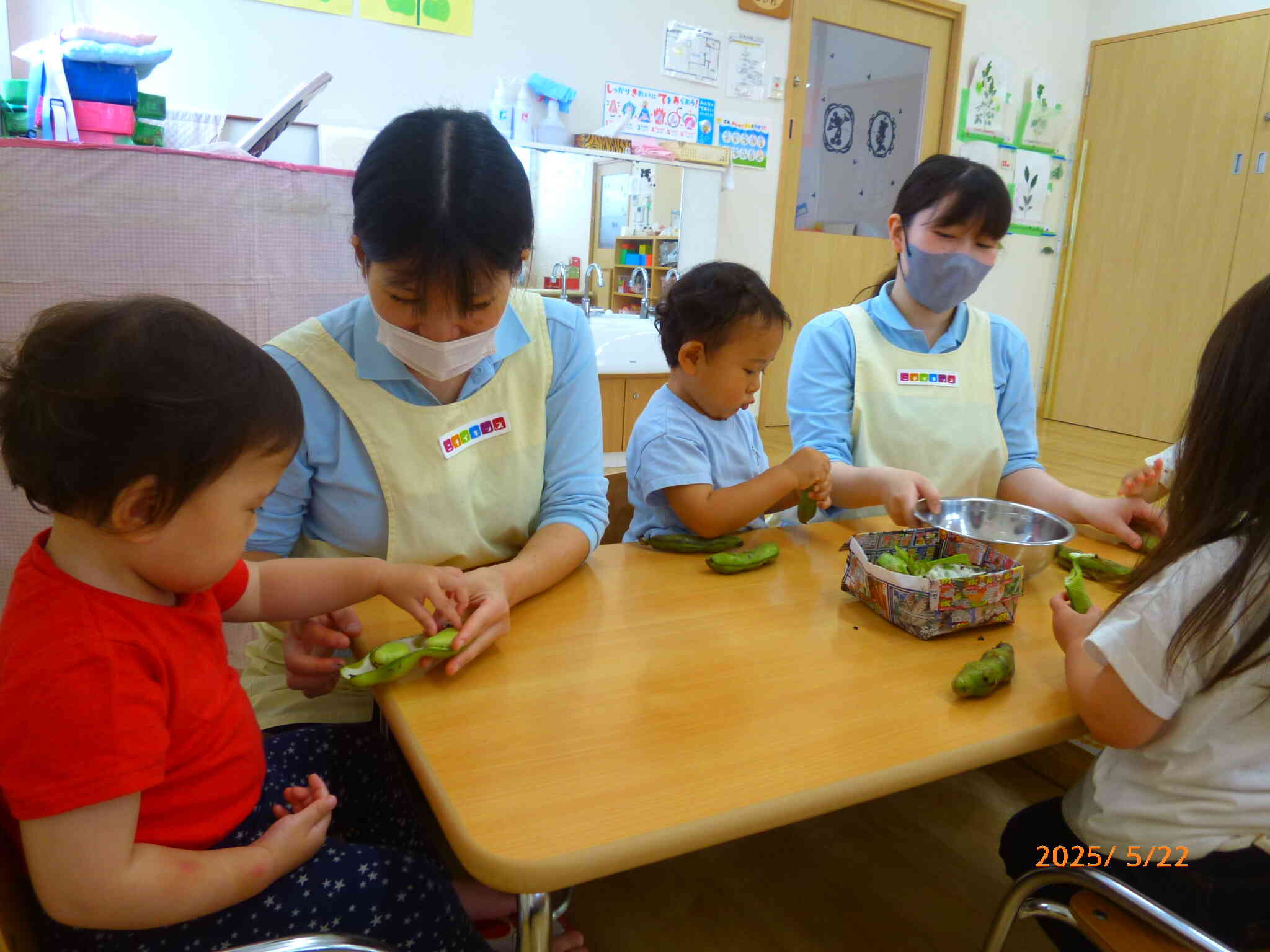 いーち、に～、さーん・・とそら豆の数を１０まで数えていますよ♪たくさんのそら豆と出会えたね☆