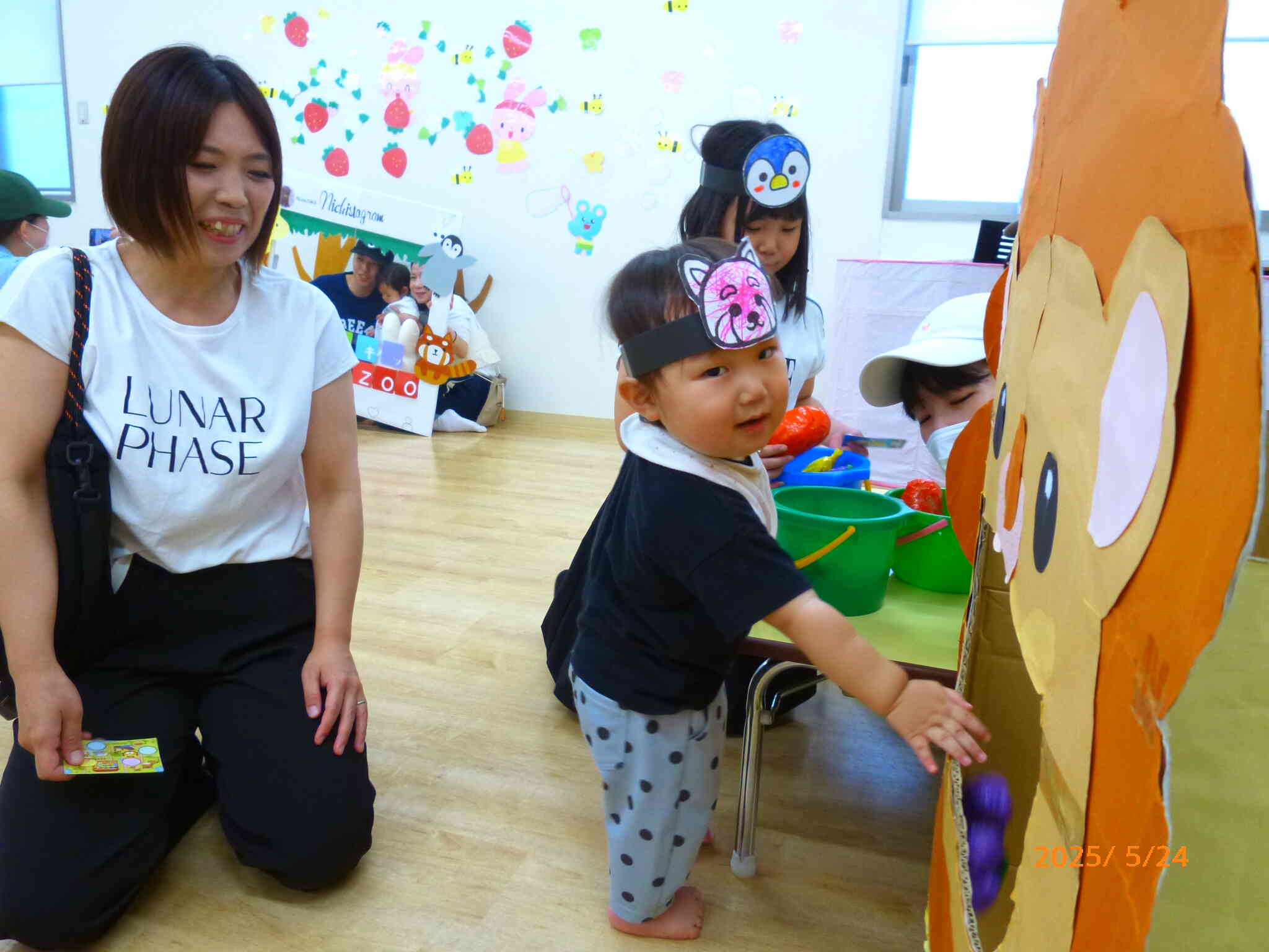 エサやり体験中