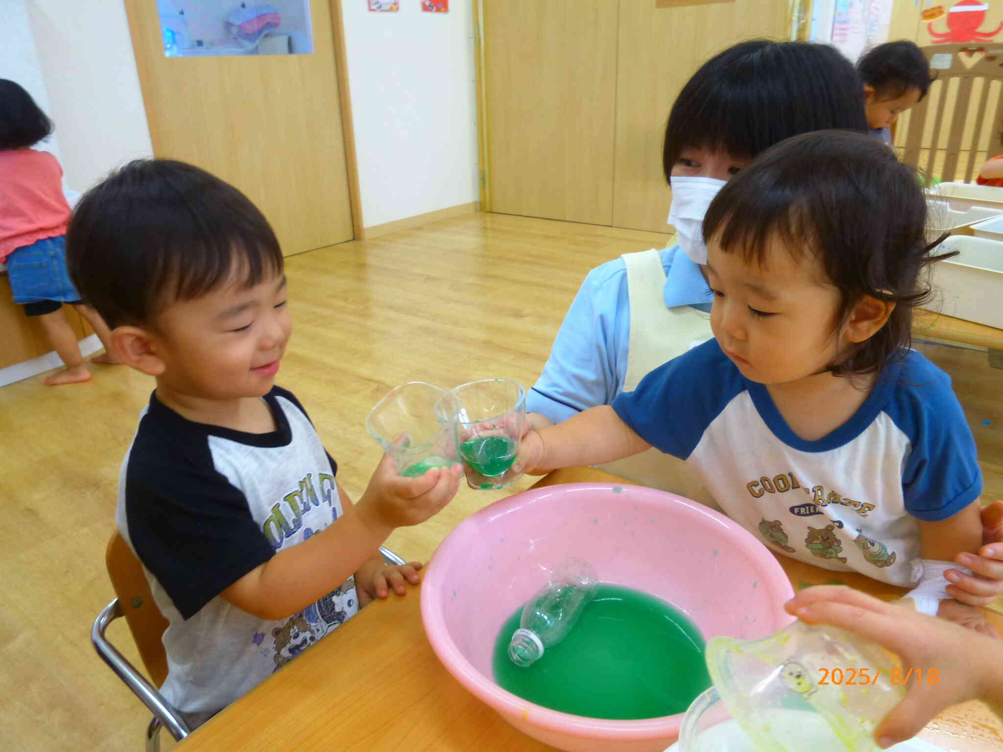 手作りジュースでかんぱ～～い‼お友だち特性のジュースは何味なのかな⁉