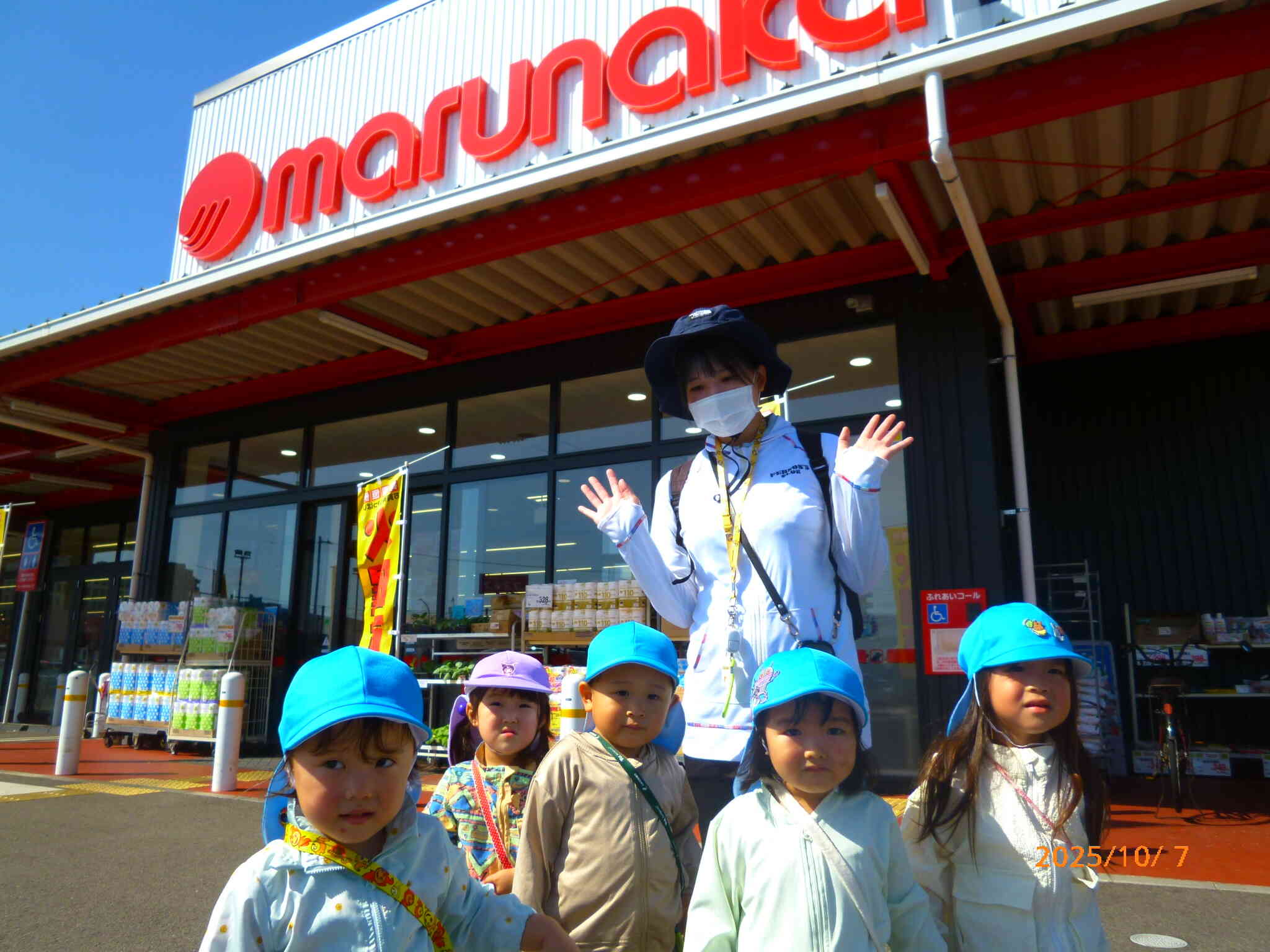 今回、お世話になったスーパーマーケットの前でパシャリ☆素敵な体験ができました。ご協力ありがとうございました。