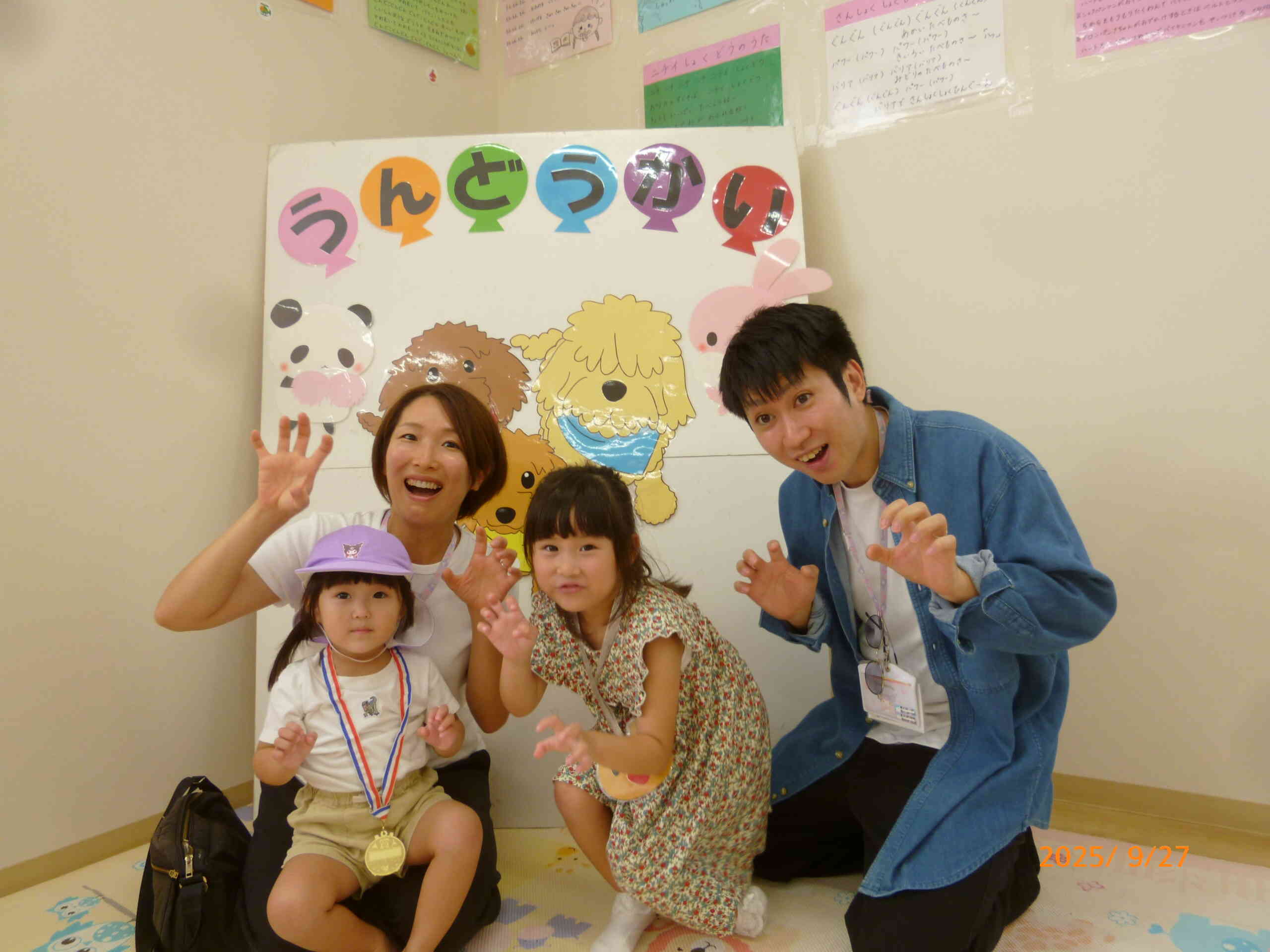 家族で記念撮影☆彡みんなで恐竜にへ～んしん！パパもママもお姉ちゃんも！ご参加ありがとうございました。