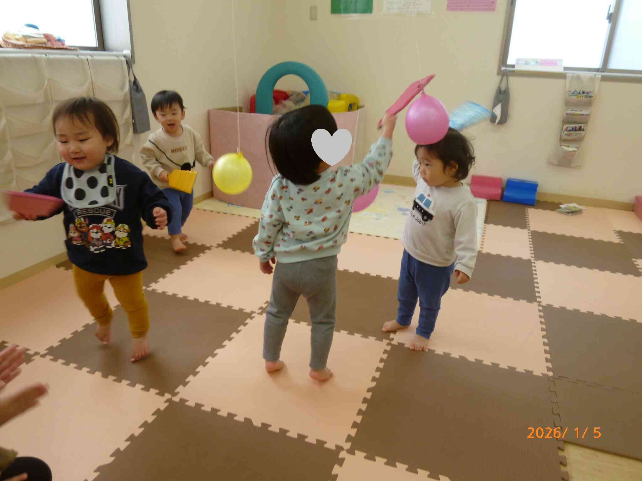 ポンッポンッ羽根つき♪