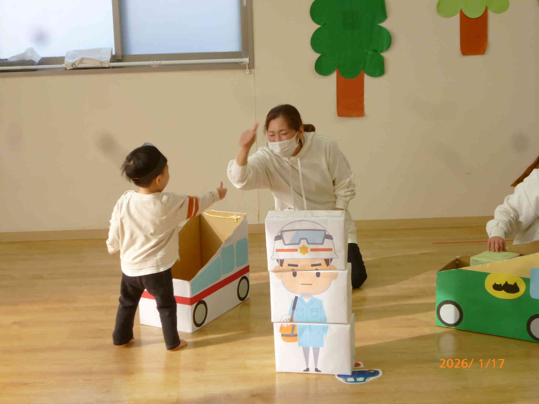 救急隊に変身したお友だちはお仕事完了‼good jobポーズ☆