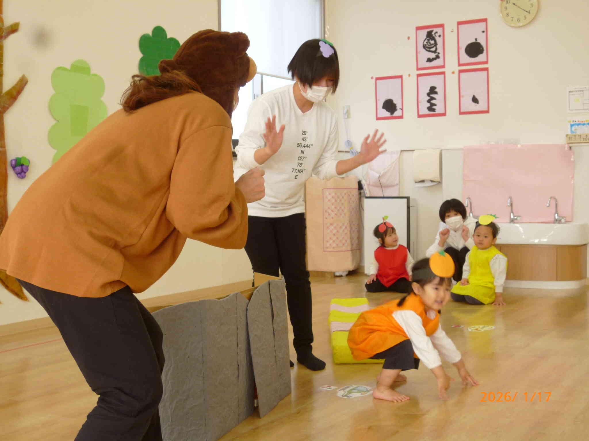 ハングリーベアの橋を渡るためミカンちゃんがあみだした「くるりんポーズ!」はとっても可愛くってハングリーベアはミカンちゃんをたべることができませんでしたよ♡やったね!