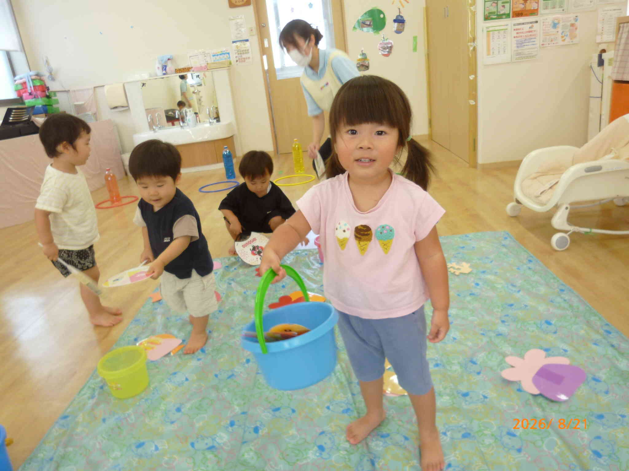 たくさんの海の生き物をゲットしたお友だち☆「たくさんすくったね」の声に満面の笑みで応えてくれました♡