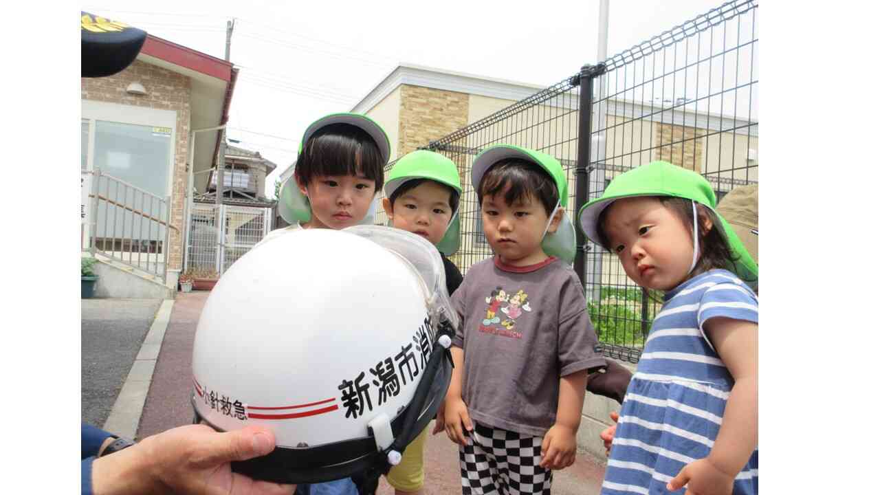 ヘルメットにライトがついているんだって～