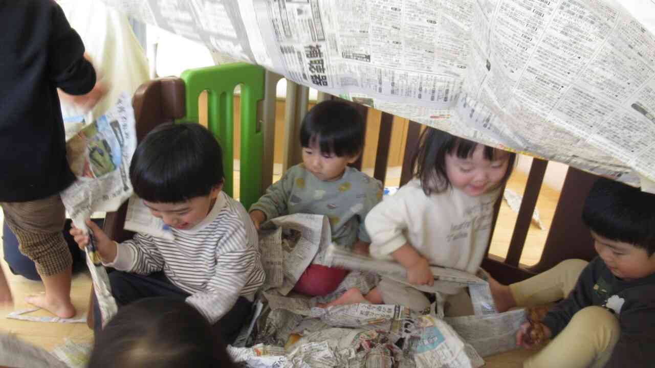 新聞紙で遊んだよ！