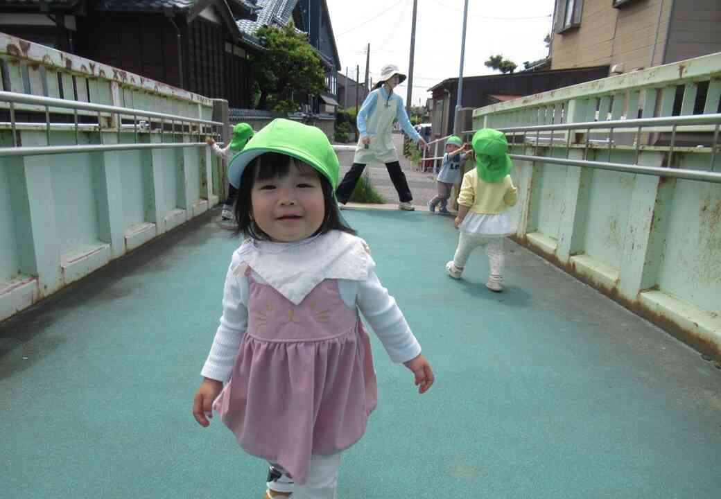 どんどん橋の上を走ると「どんどん」と音がするね！