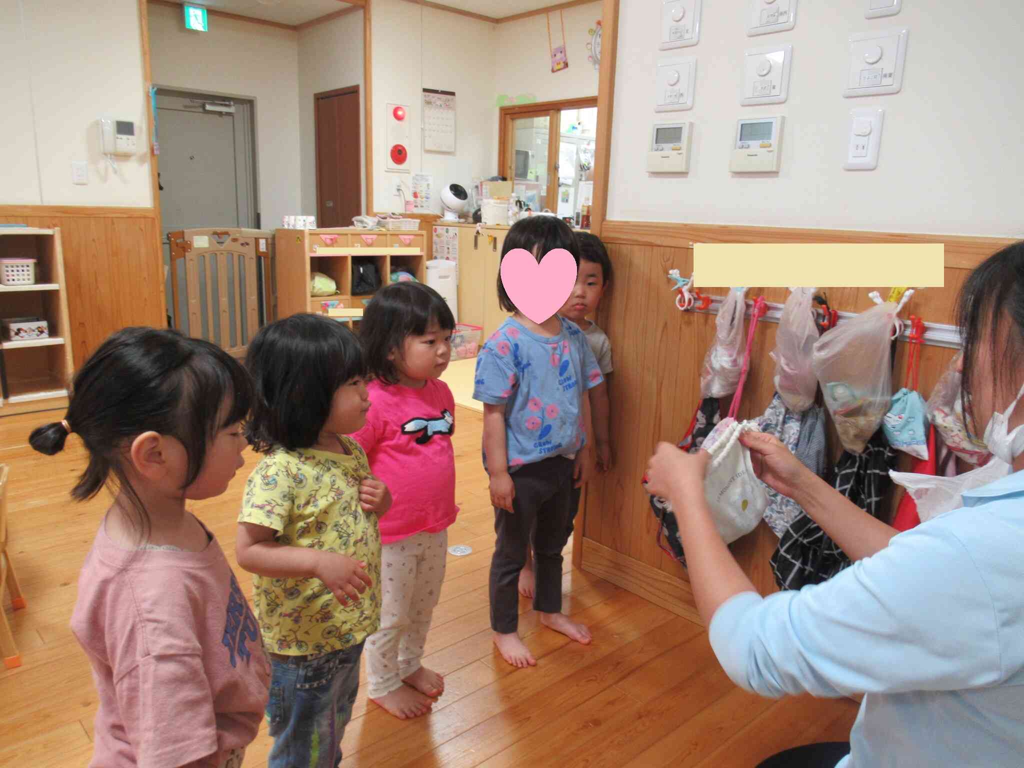 給食後のうがい活動が始まりました。