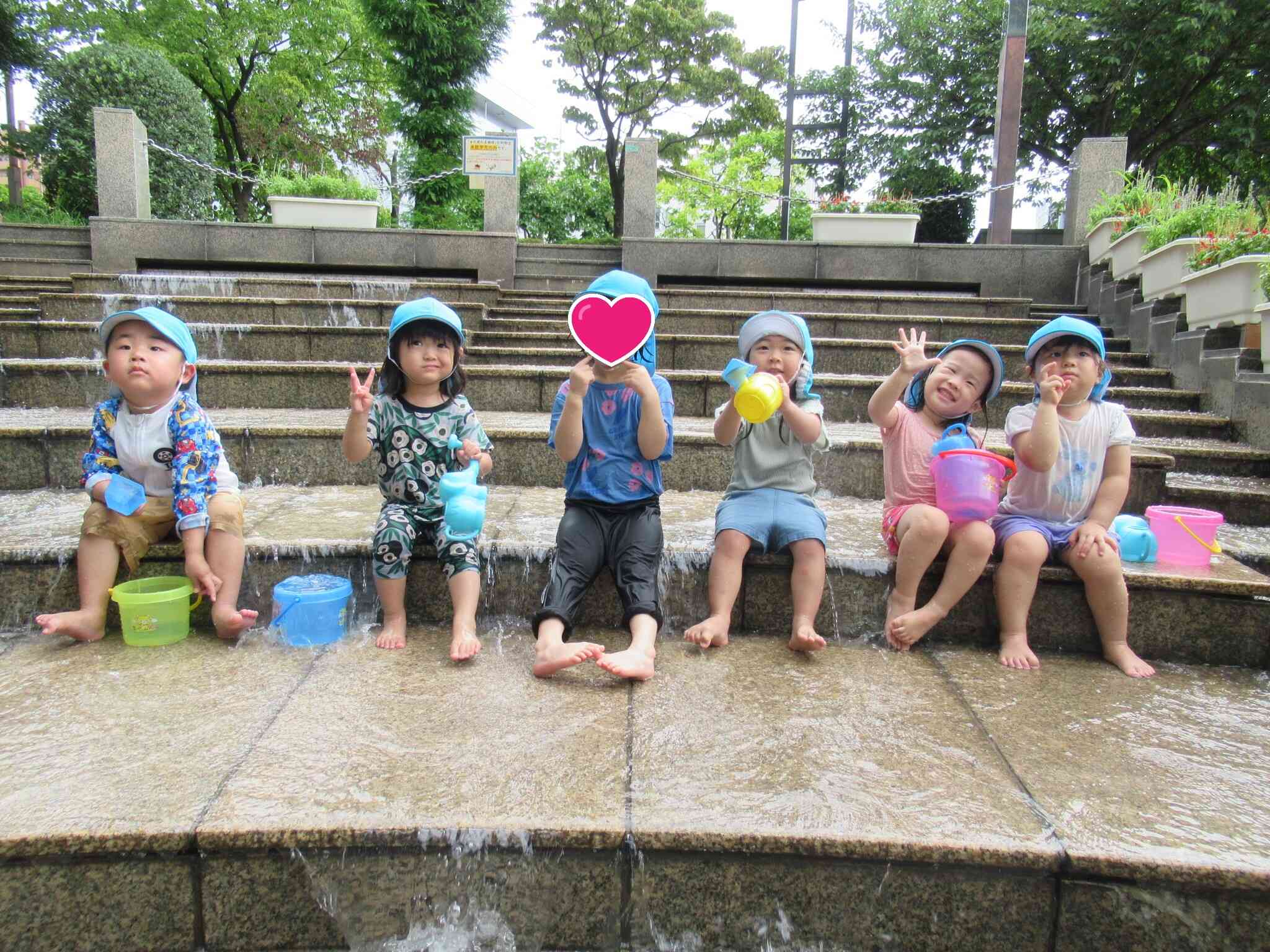 水の流れる段床