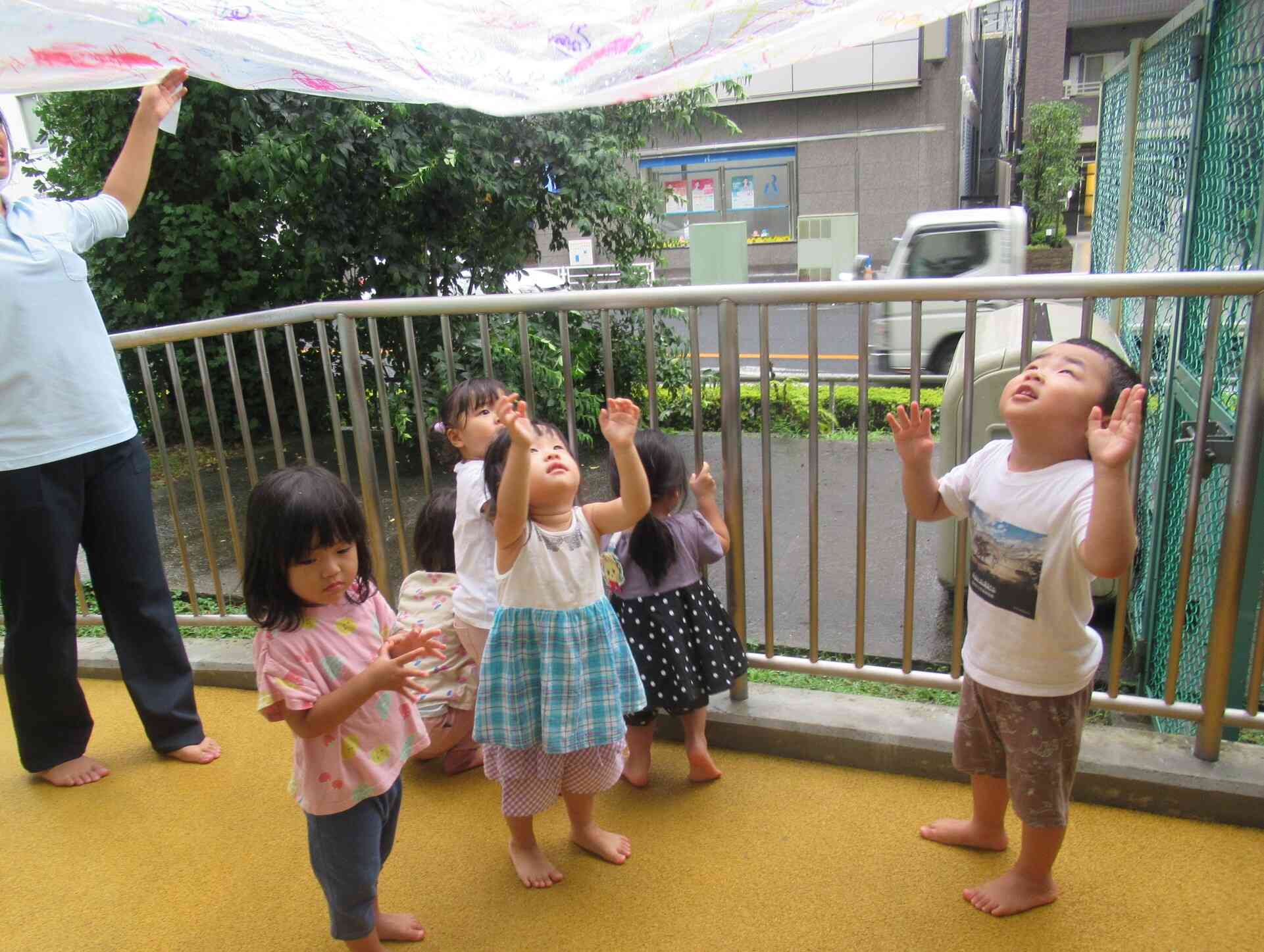 雨が降るお外へ！