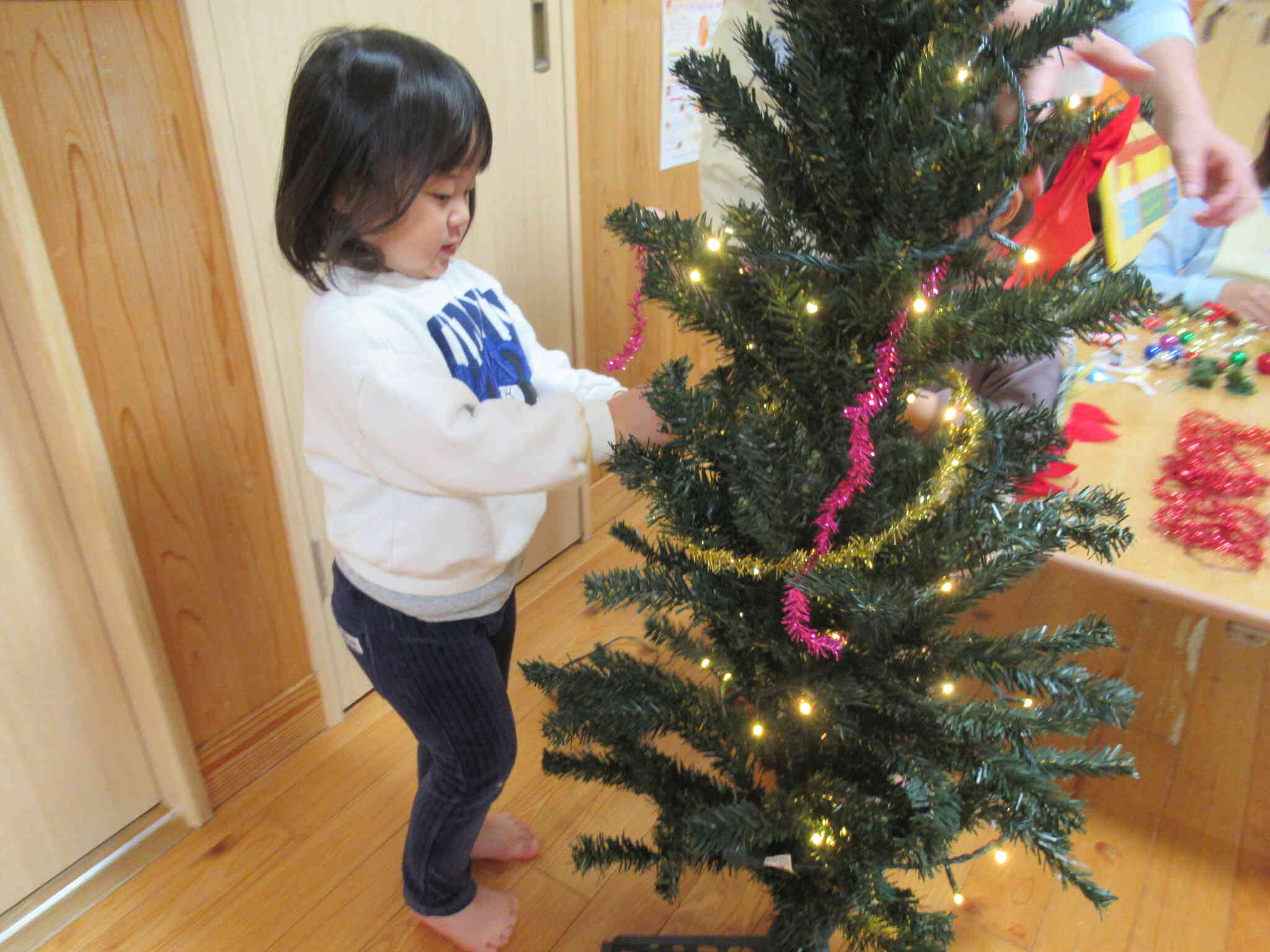 クリスマスツリーに飾り付け♡