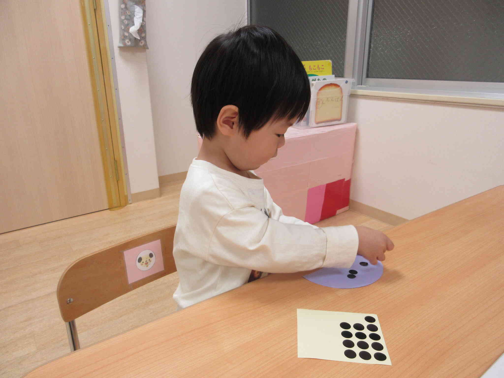 どこに貼ろうかな！？