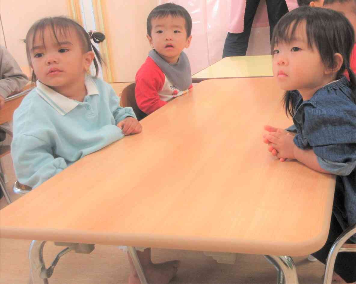 興味津々でお話を聞いてる様子です♬