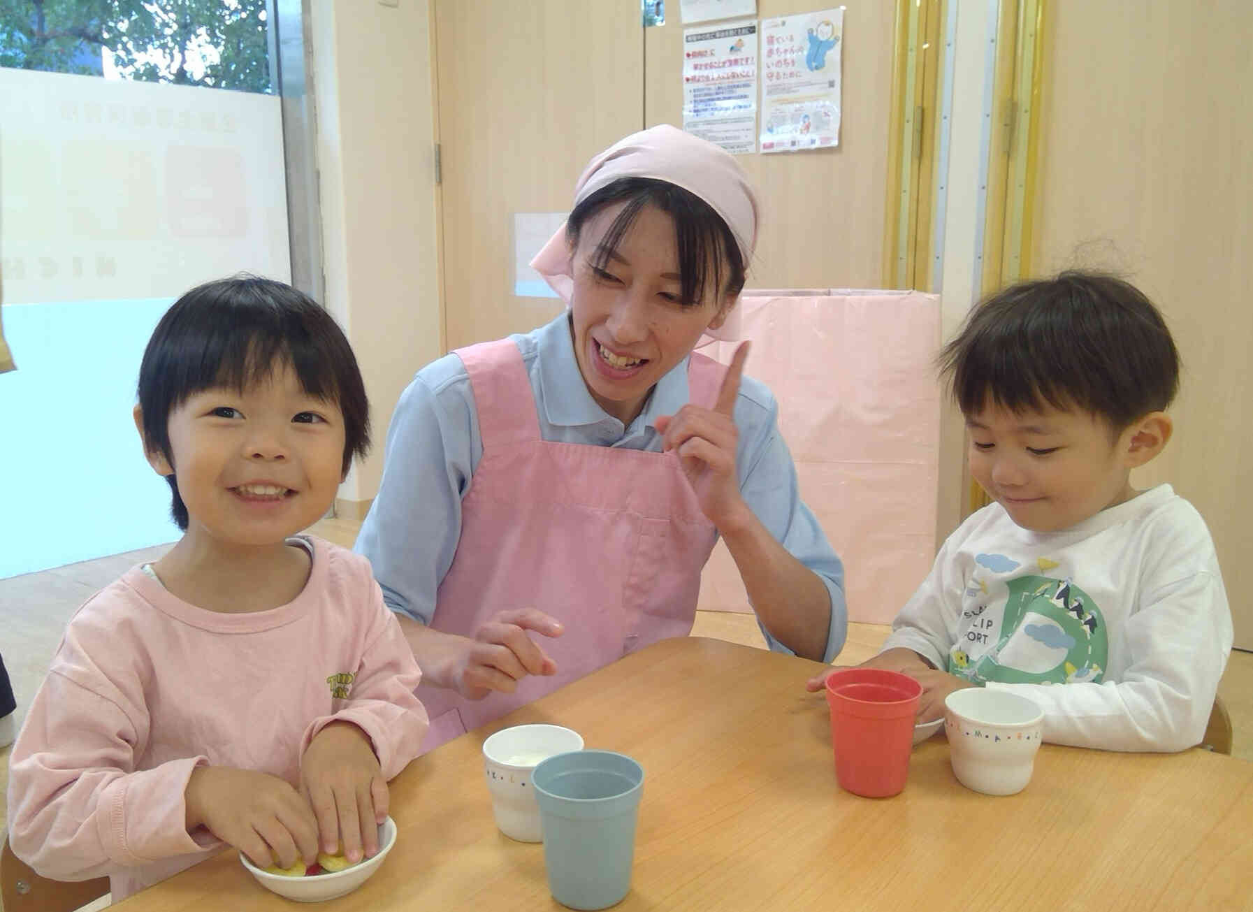 15：00〜手作りのおやつを食べます。