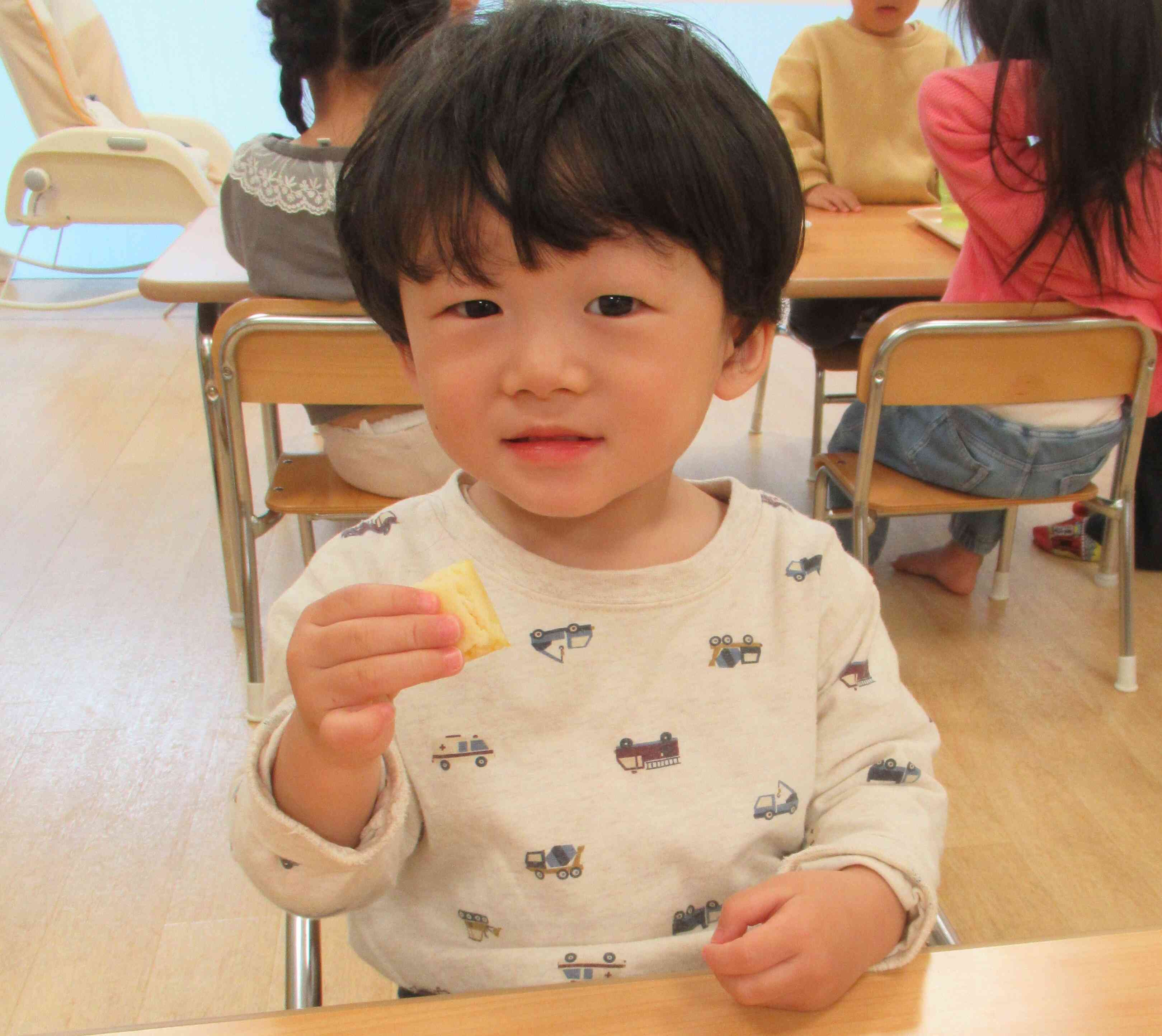 午後のおやつは、みかんケーキを食べたよ