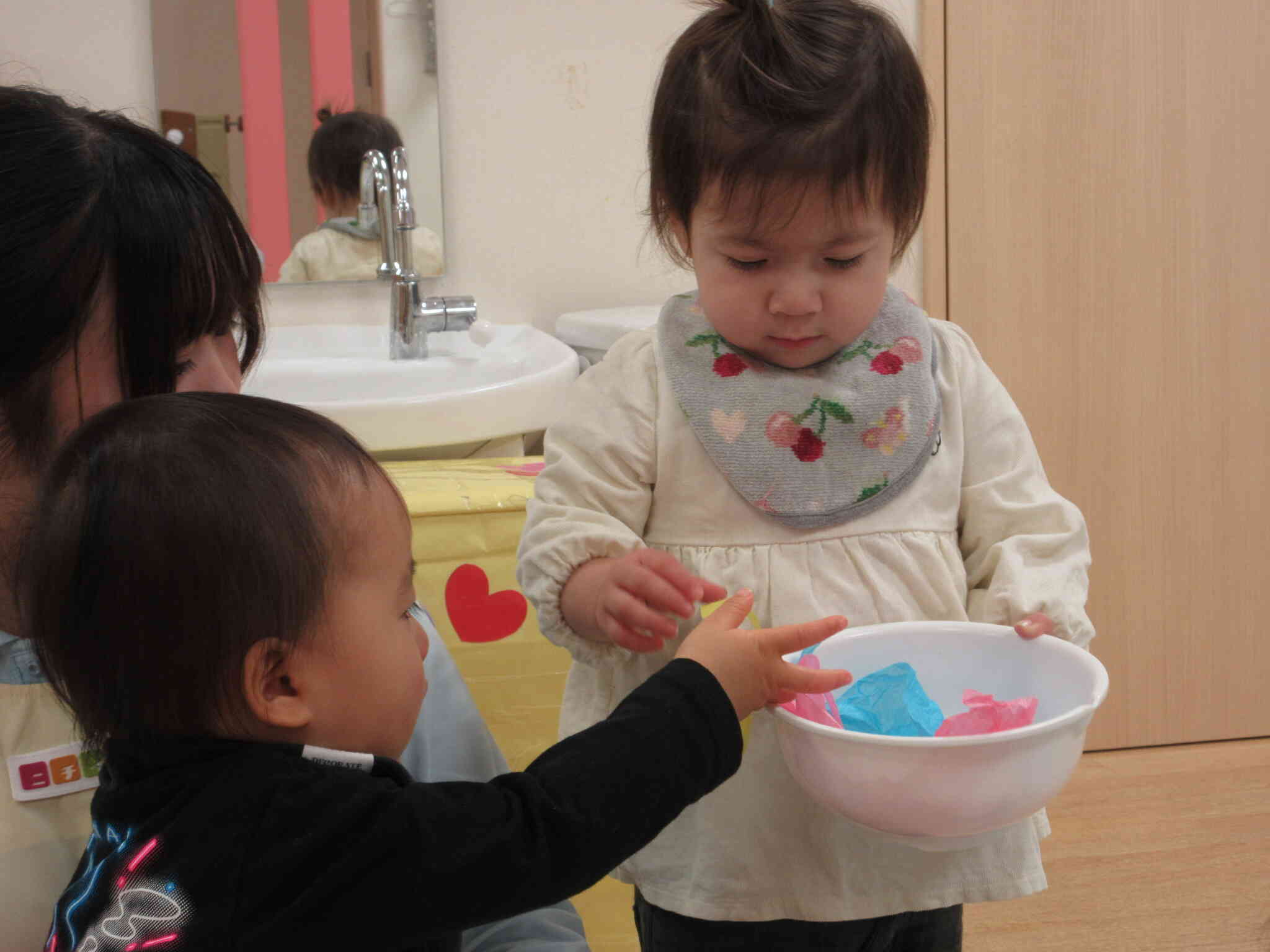 「どーぞ！」「ありがとう！」