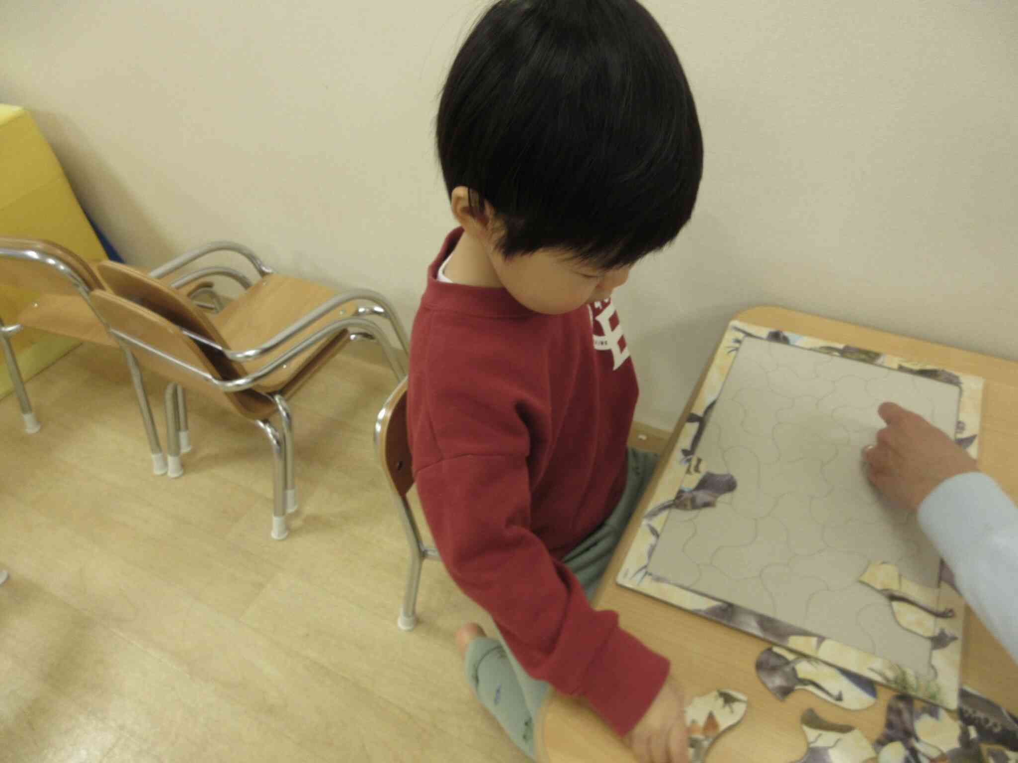 先生と一緒にパズルをして楽しみました！