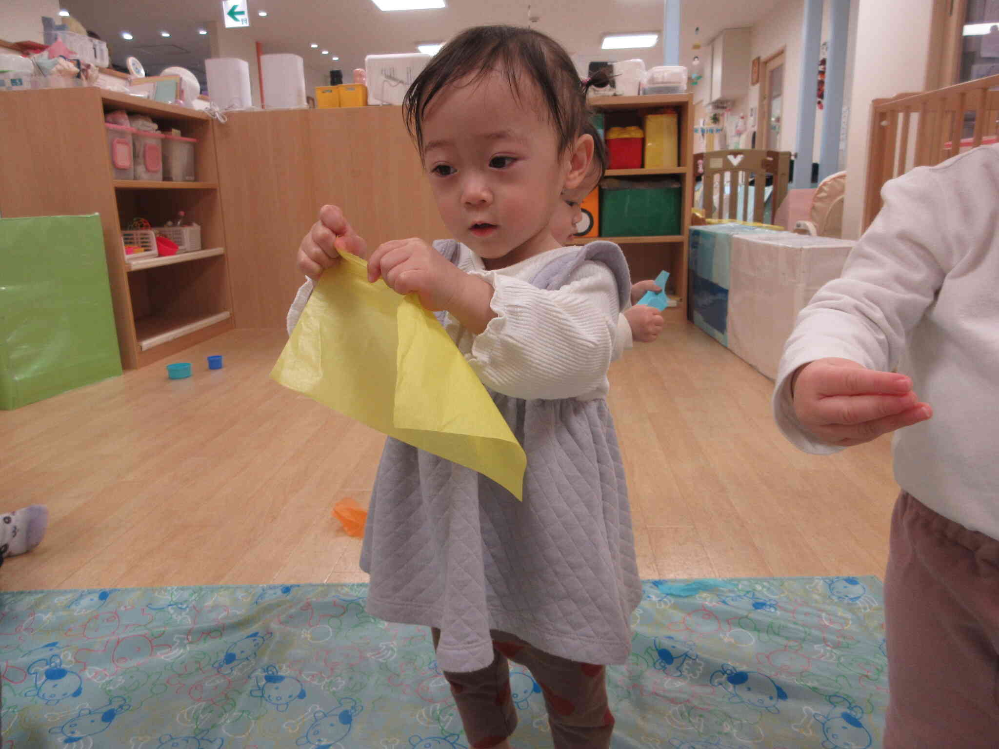 お花紙で遊ぼう！！