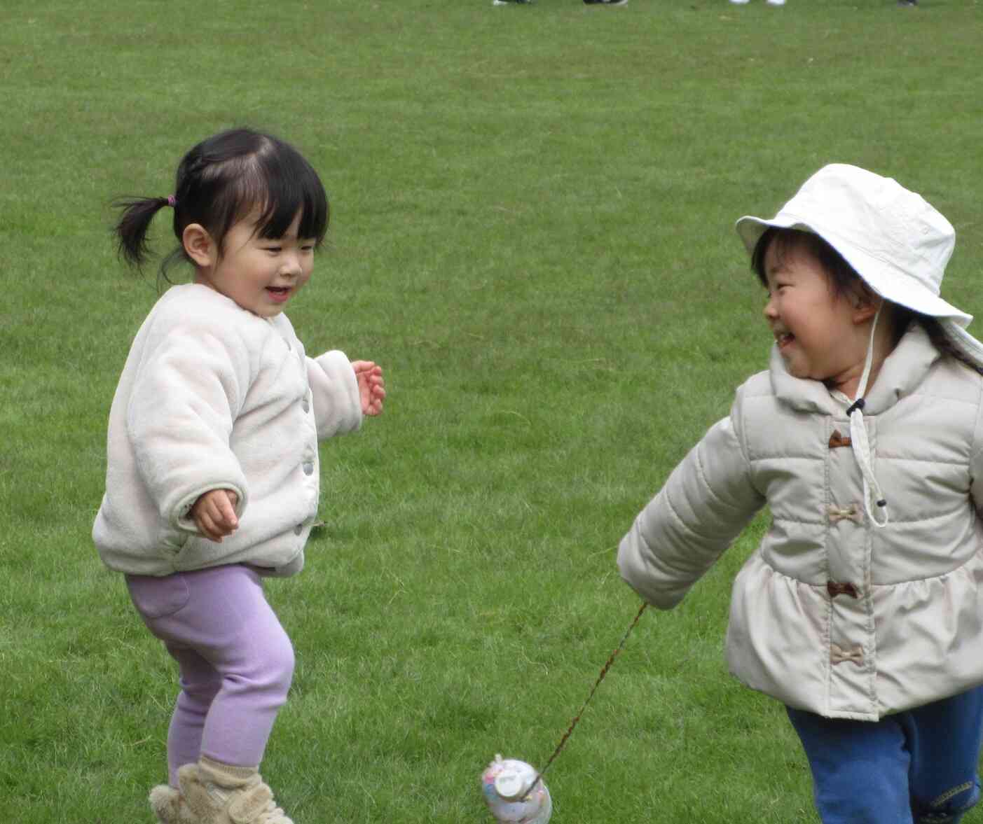 追いかけっこ、楽しいな！