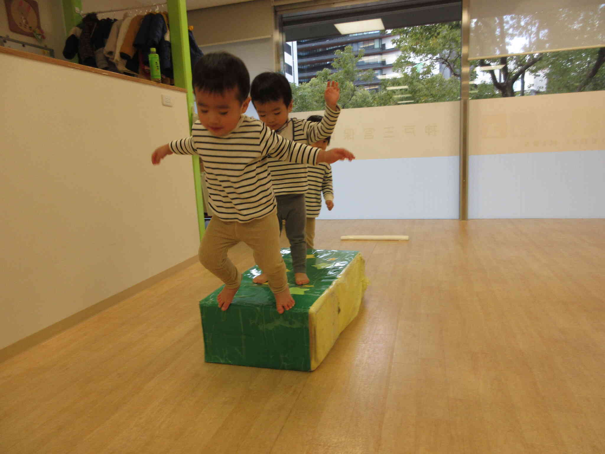 あひる組さん（１歳児）も元気にジャ―ンプ！