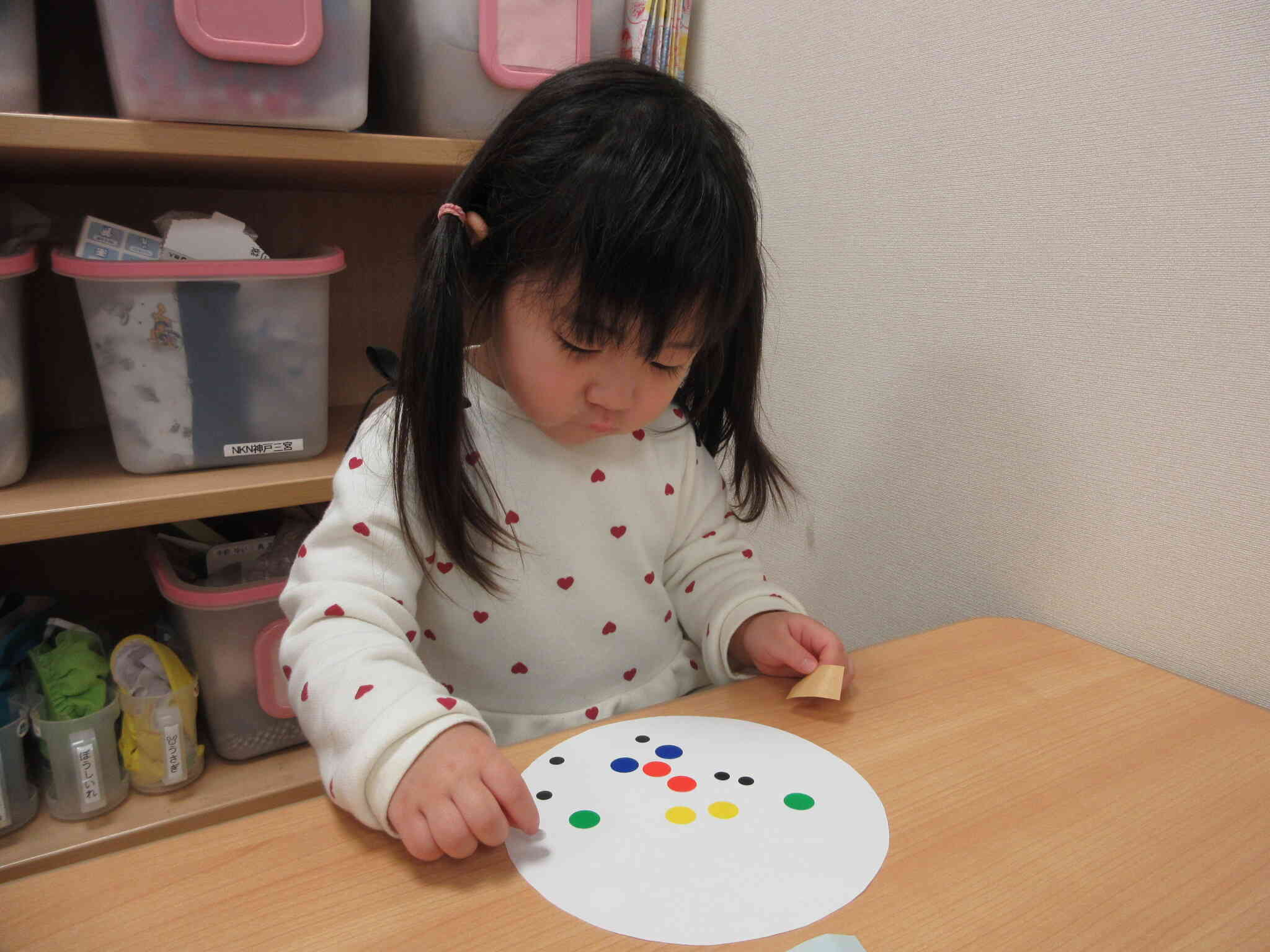 シールをペタペタしたよ！