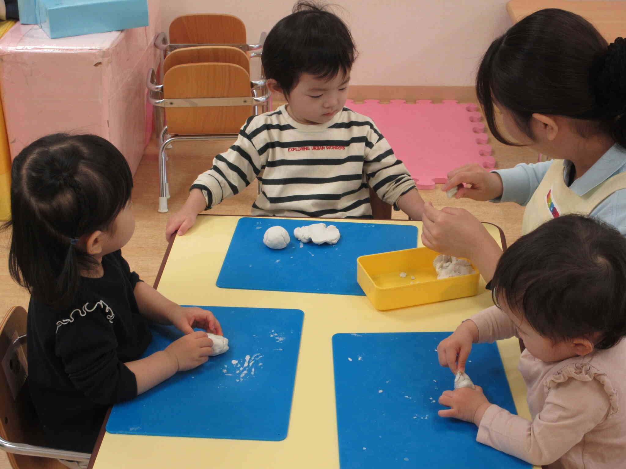 粘土遊びは楽しいな！