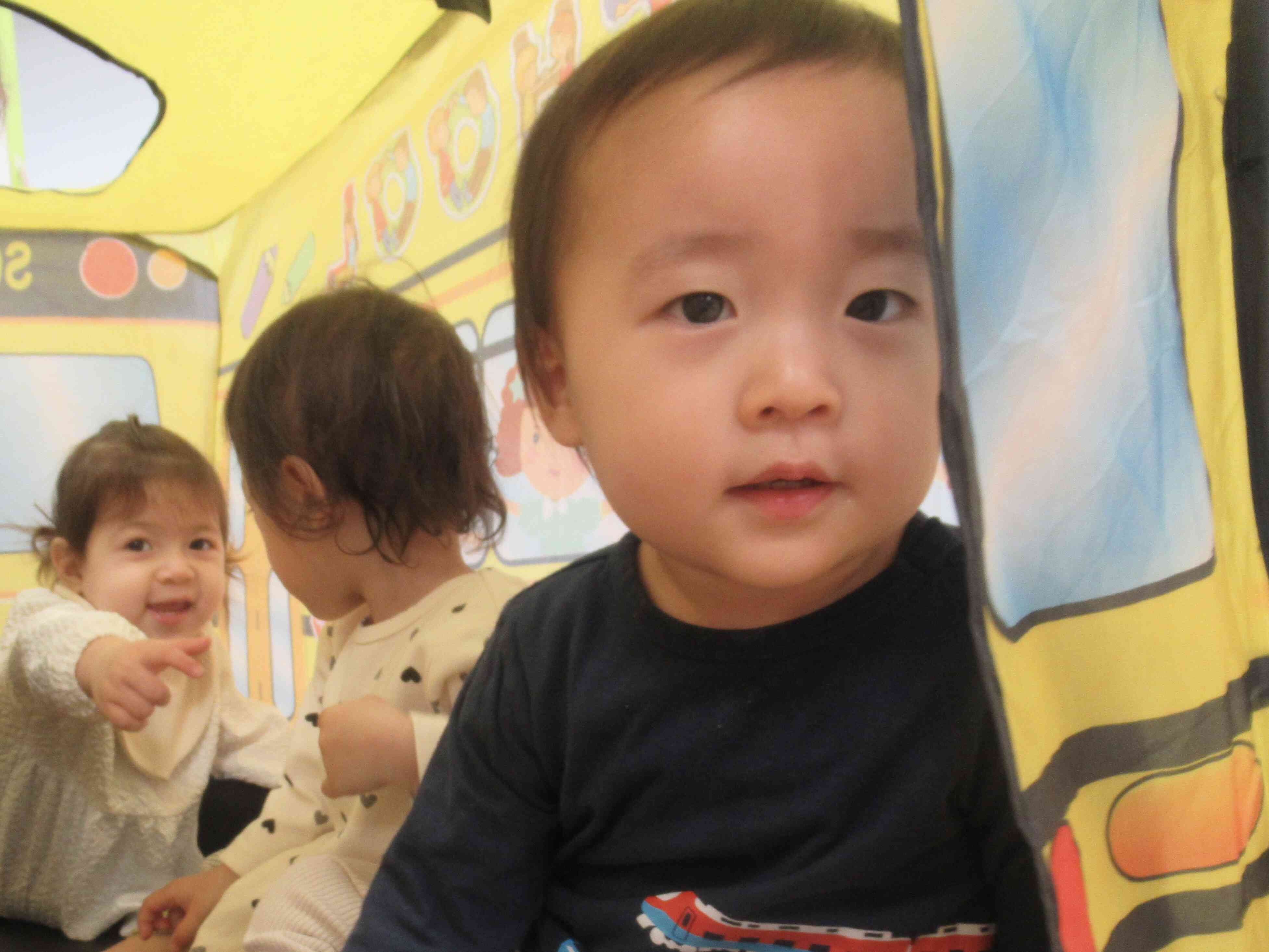 バスの中では…？