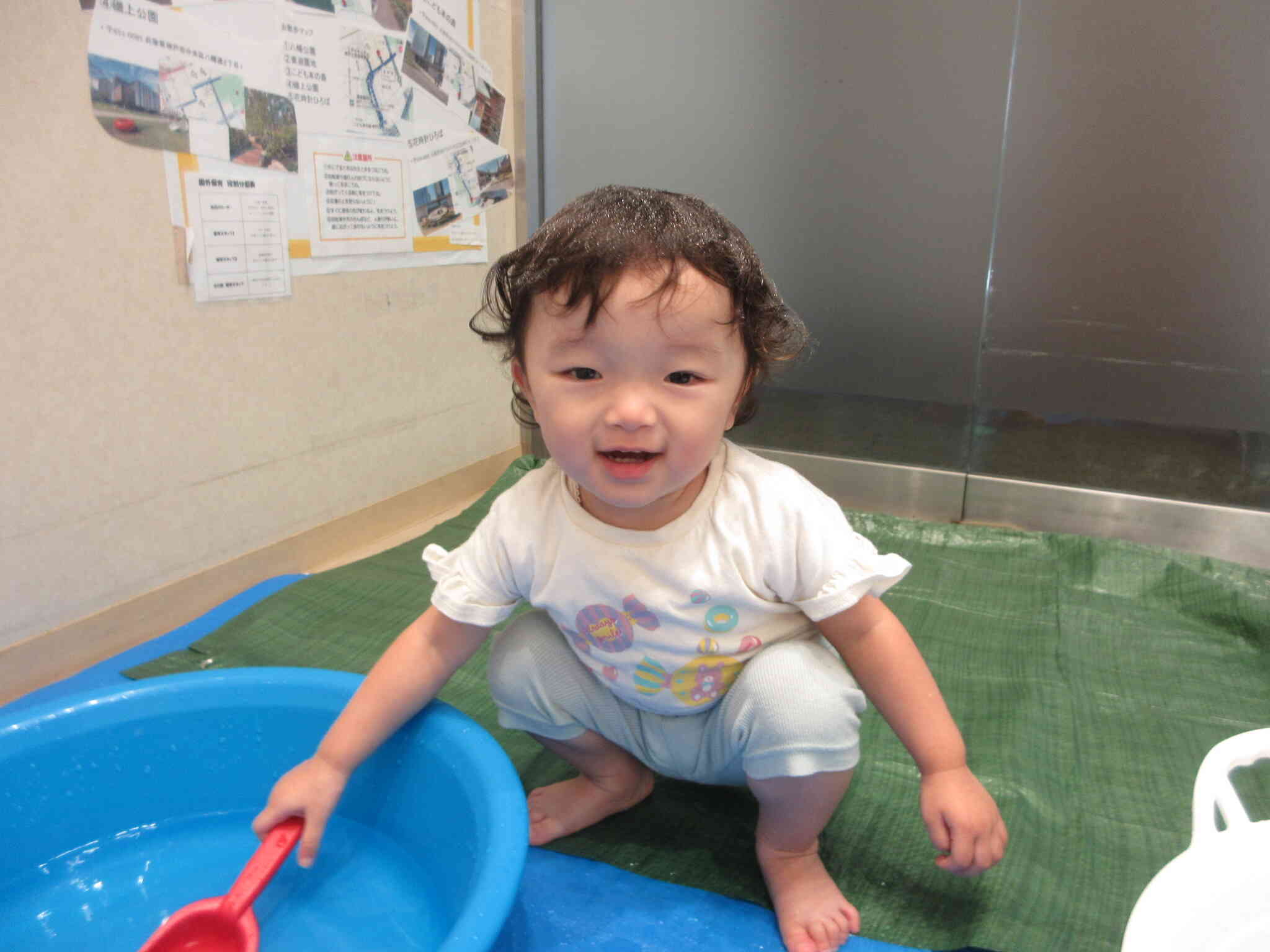頭に水滴ついてるよ