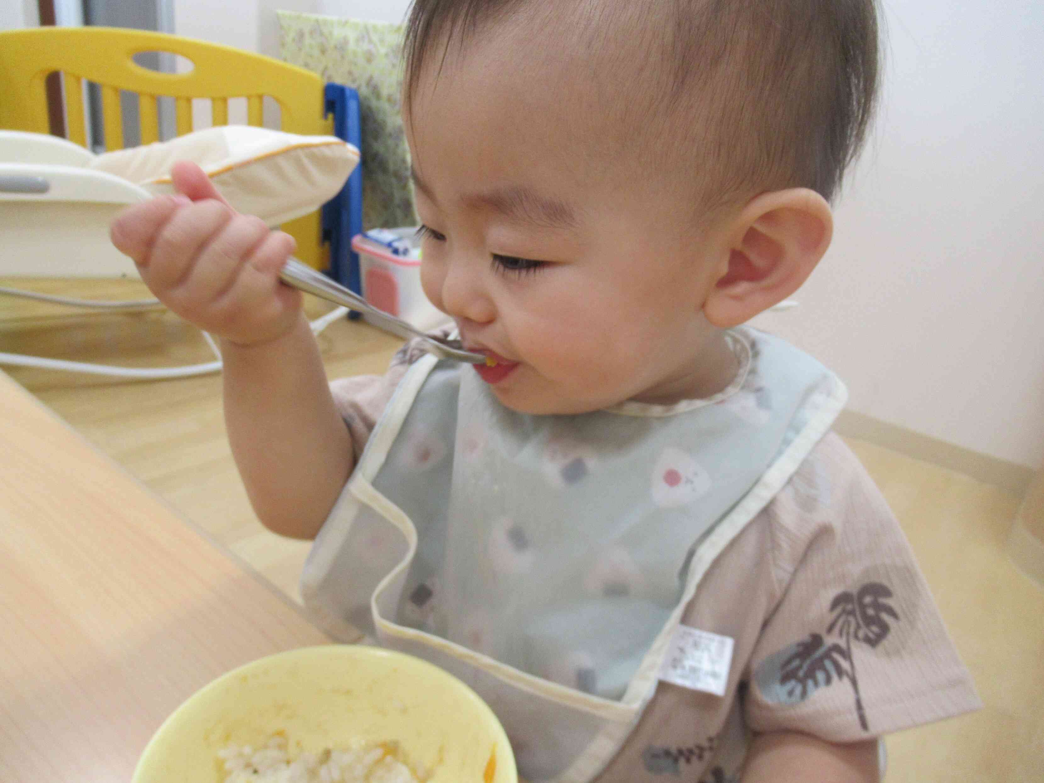自分で食べるよ　!(^^)!